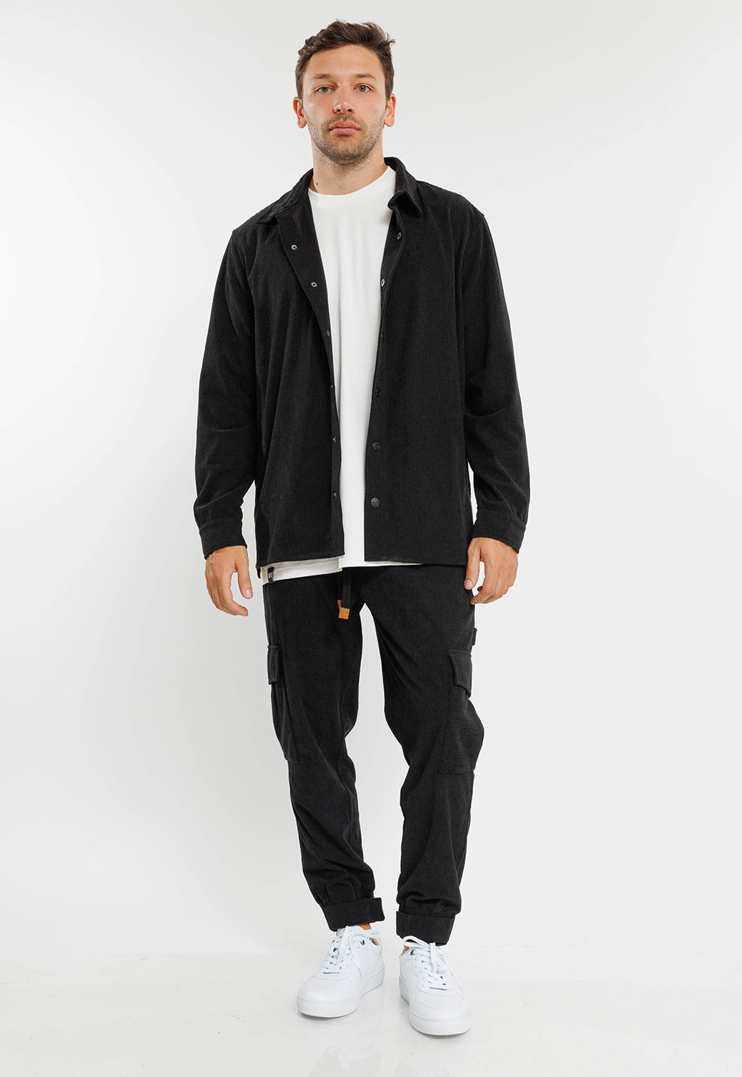 מכנסי קורדרוי עם כיסי צד RENATA בצבע שחור