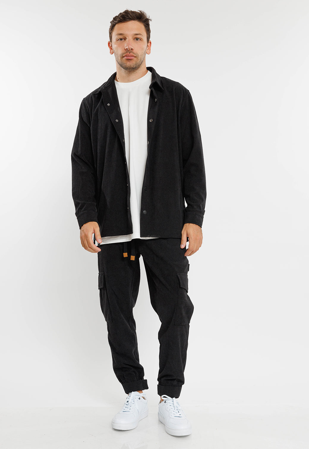 מכנסי קורדרוי עם כיסי צד RENATA בצבע שחור