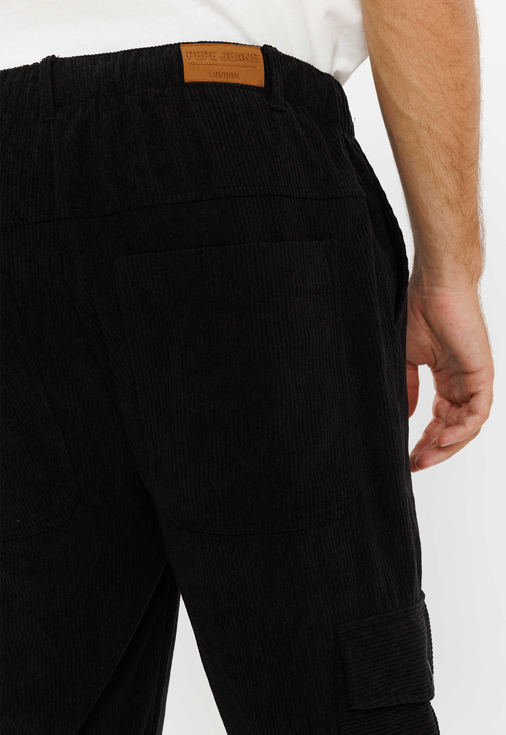 מכנסי קורדרוי עם כיסי צד RENATA בצבע שחור