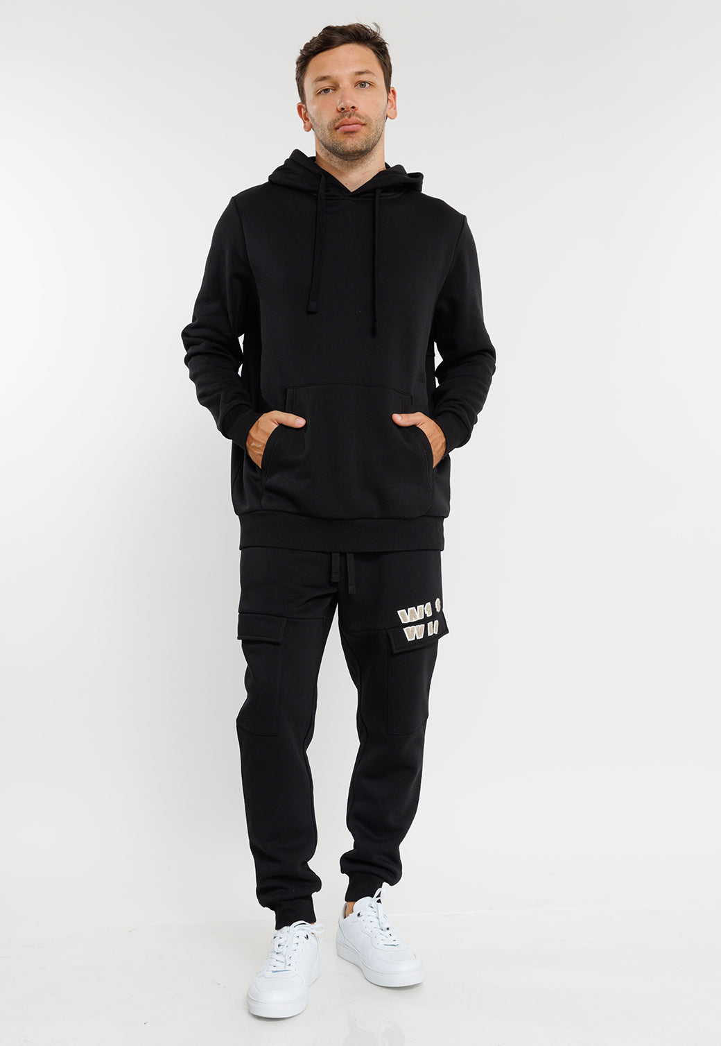 קפוצ'ון עם הדפס גב לגברים בצבע שחור