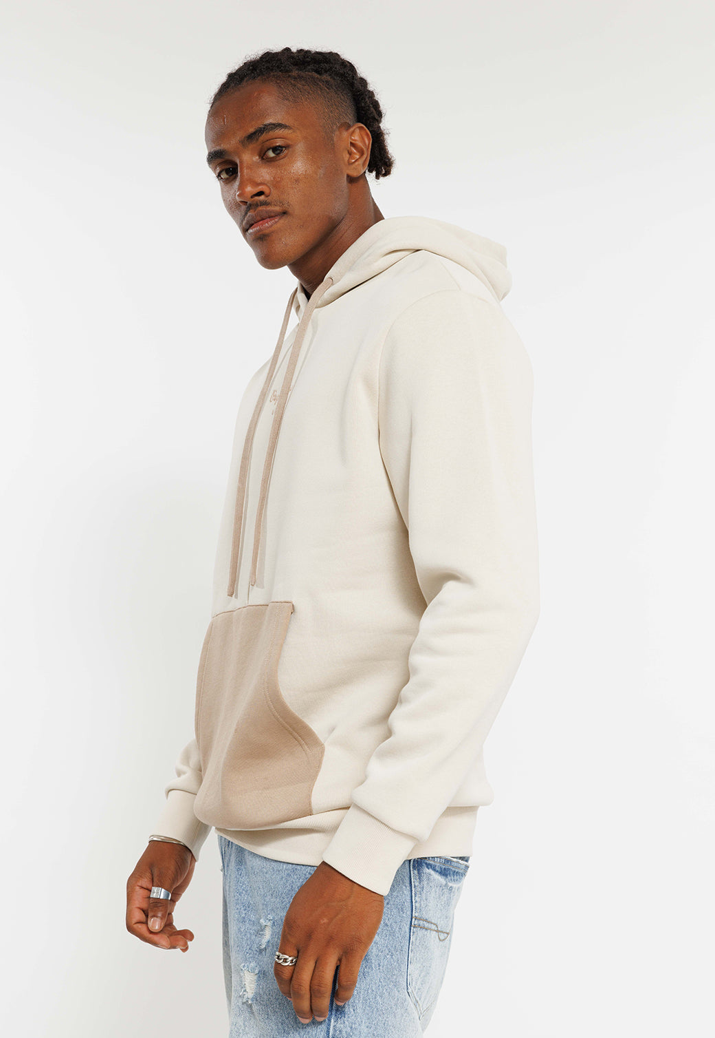 קפוצ'ון AVILES בשילוב צבעים בצבע חול בז'