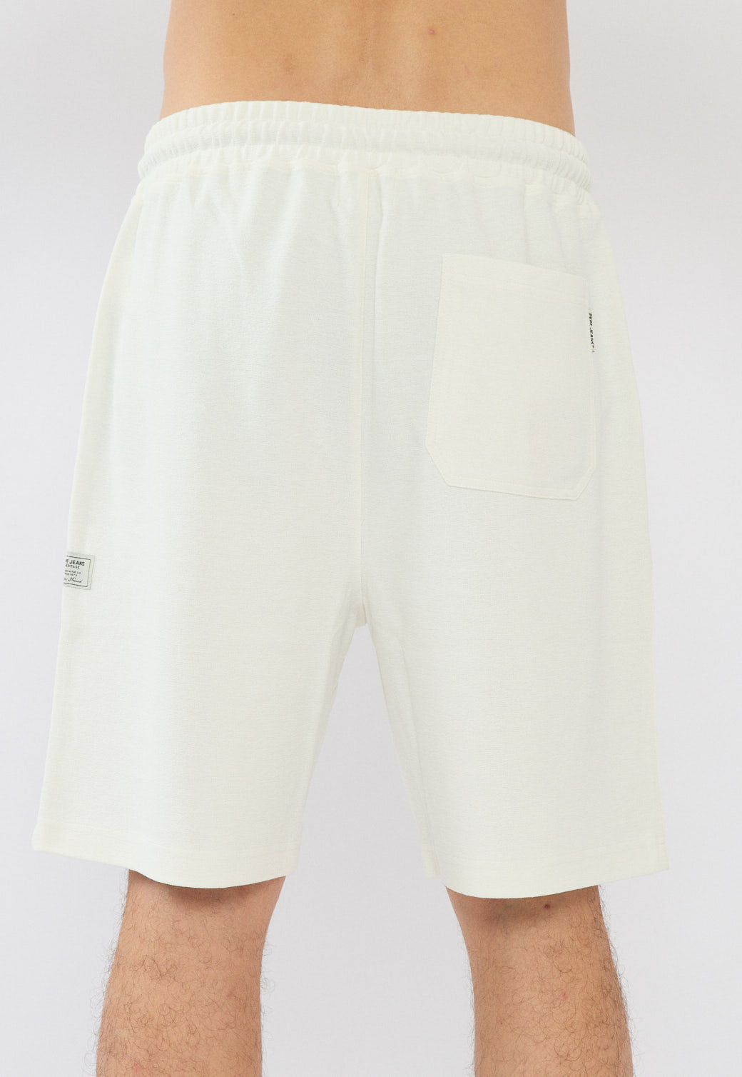 מכנסיים קצרים לגברים בצבע שמנת