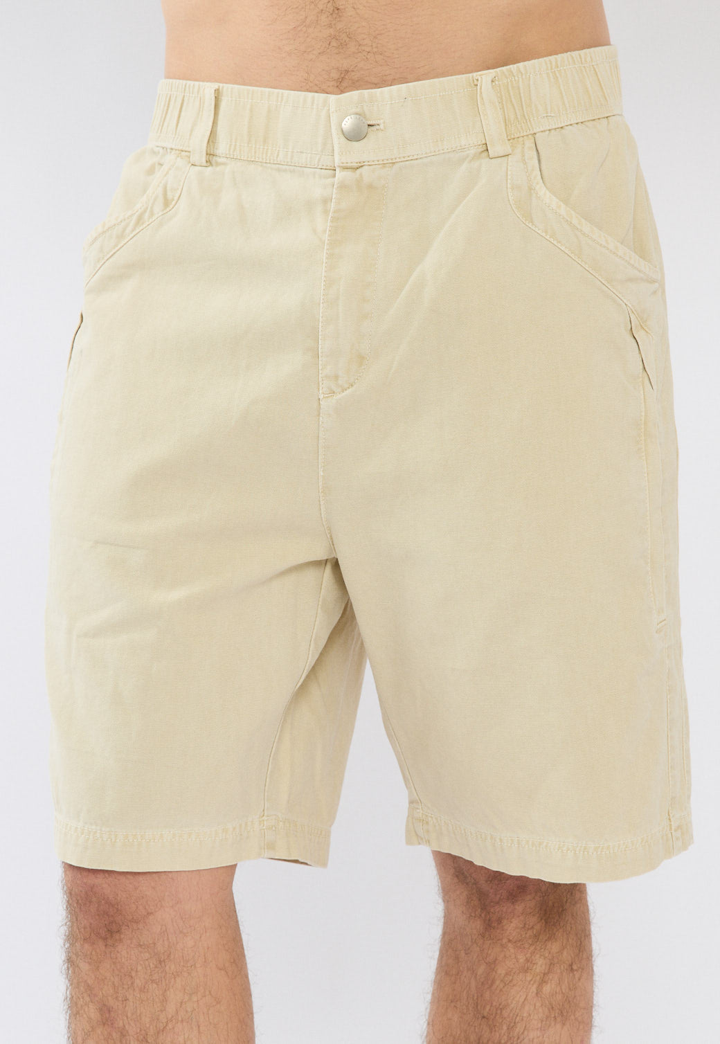 מכנסיים קצרים לגברים בצבע בז׳