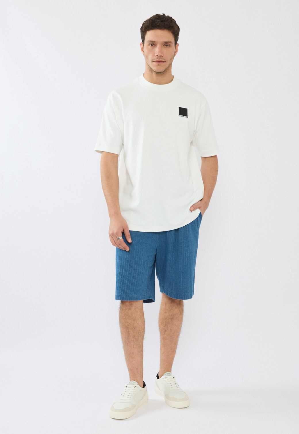 מכנסיים קצרים לגברים בצבע כחול