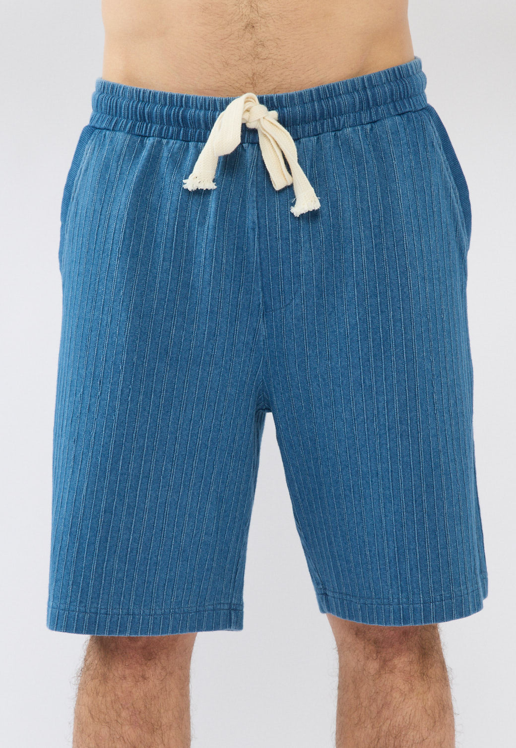 מכנסיים קצרים לגברים בצבע כחול