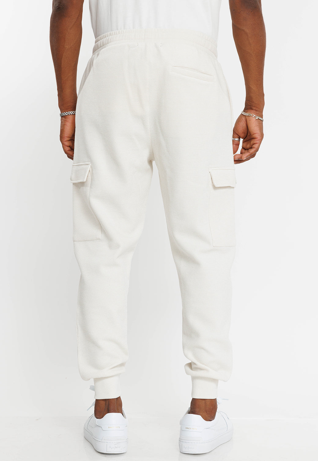 מכנסי טרנינג לגברים בצבע לבן