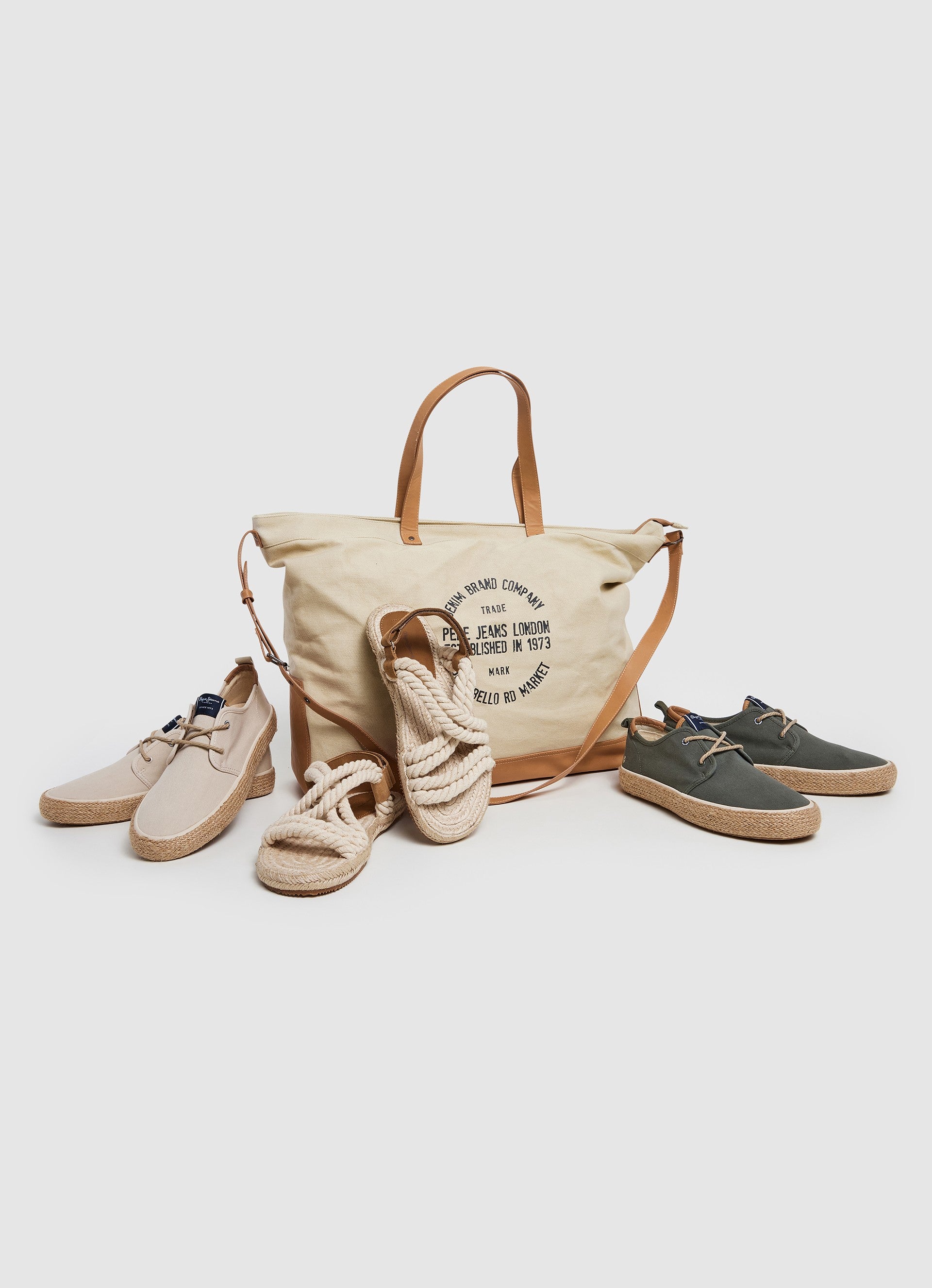 סנדלי חבלים שטוחים לגברים בצבע בז'