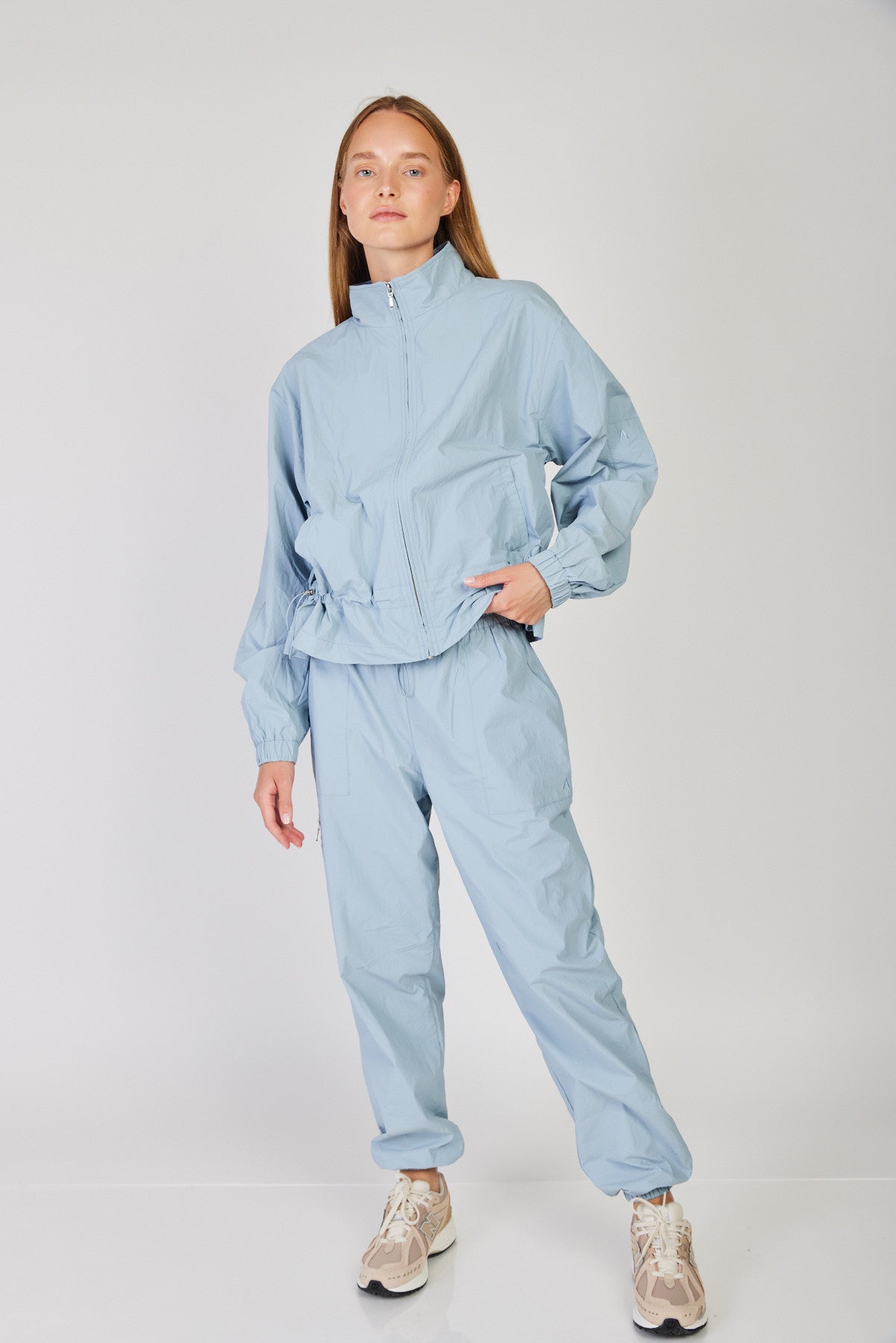 מכנסי ניילון Karson בצבע תכלת