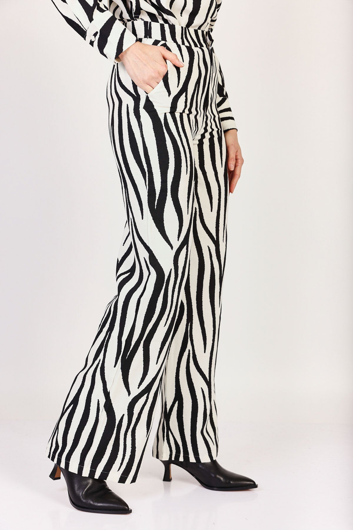 מכנסיים רחבים Simone בצבע שחור/לבן