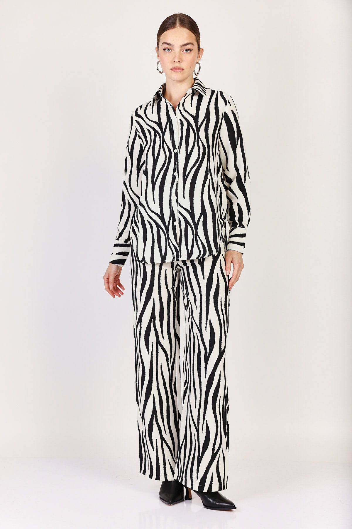 מכנסיים רחבים Simone בצבע שחור/לבן