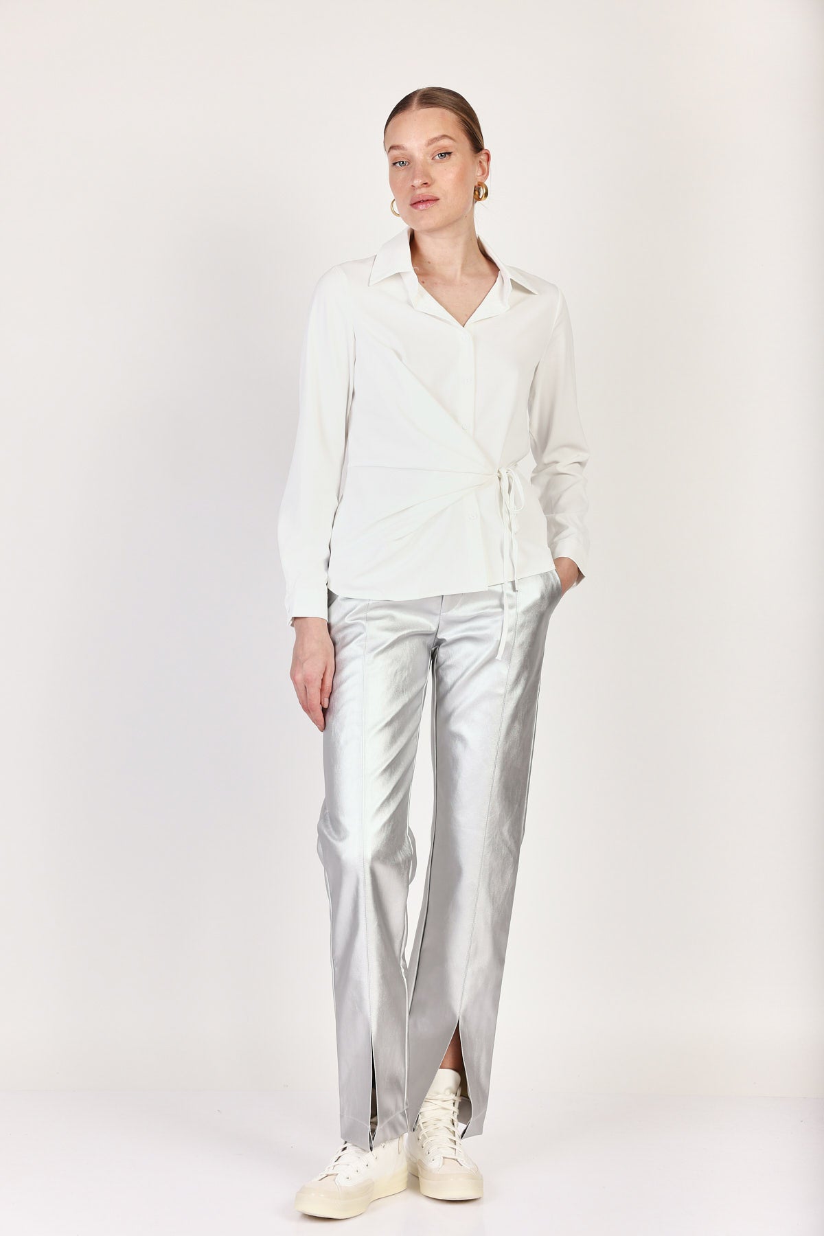 מכנסי Brooke עם שסעים בצבע כסף