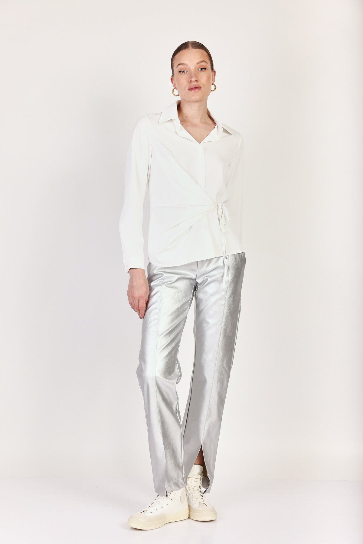 מכנסי Brooke עם שסעים בצבע כסף