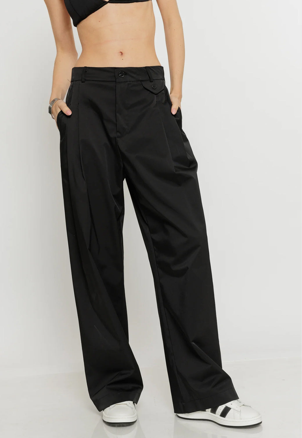 מכנסיים בגזרה רחבה Rene בצבע שחור