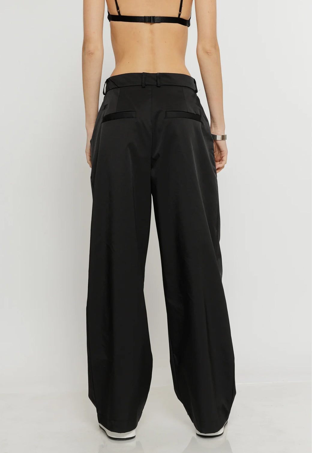 מכנסיים בגזרה רחבה Rene בצבע שחור