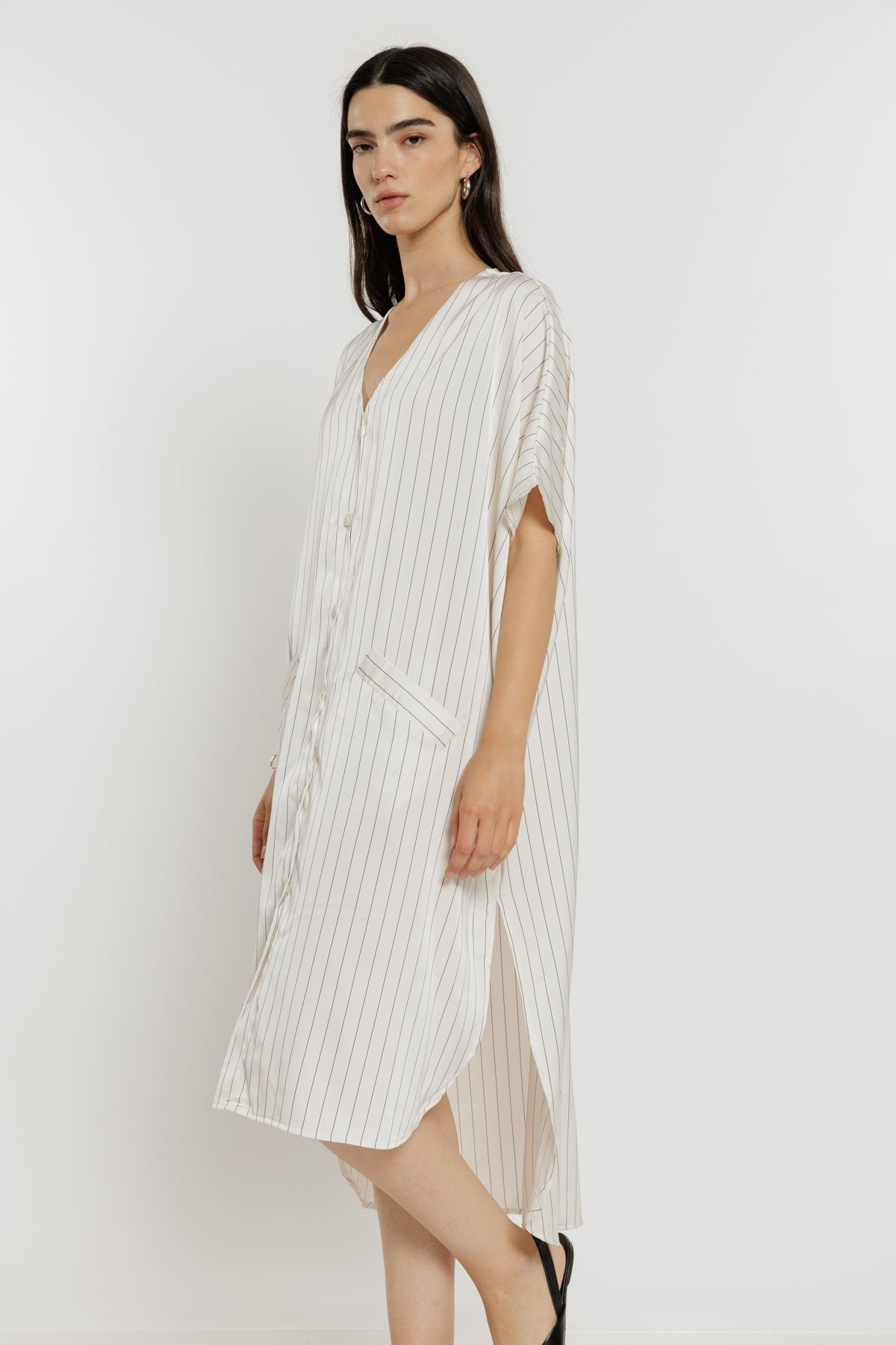 שמלה מכופתרת Laurel בצבע לבן פסים