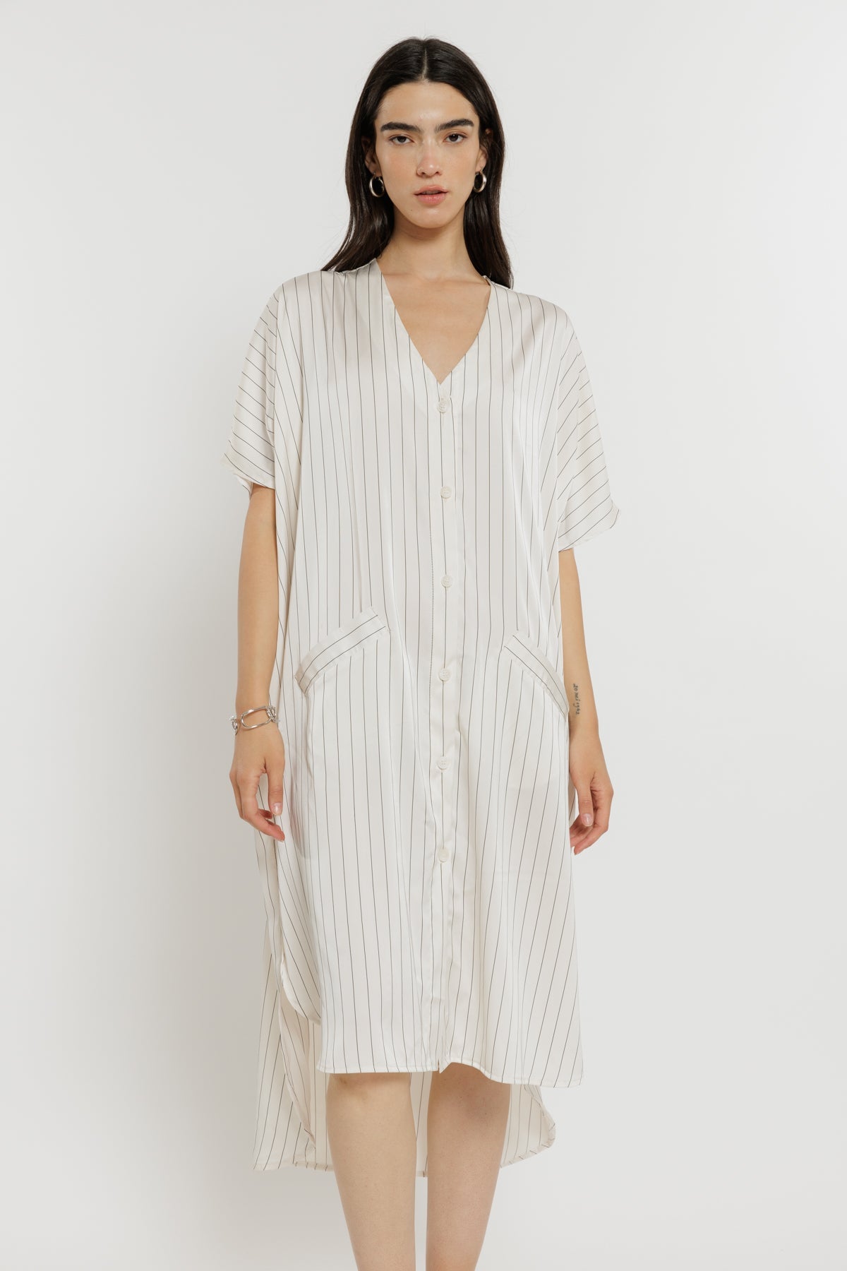 שמלה מכופתרת Laurel בצבע לבן פסים