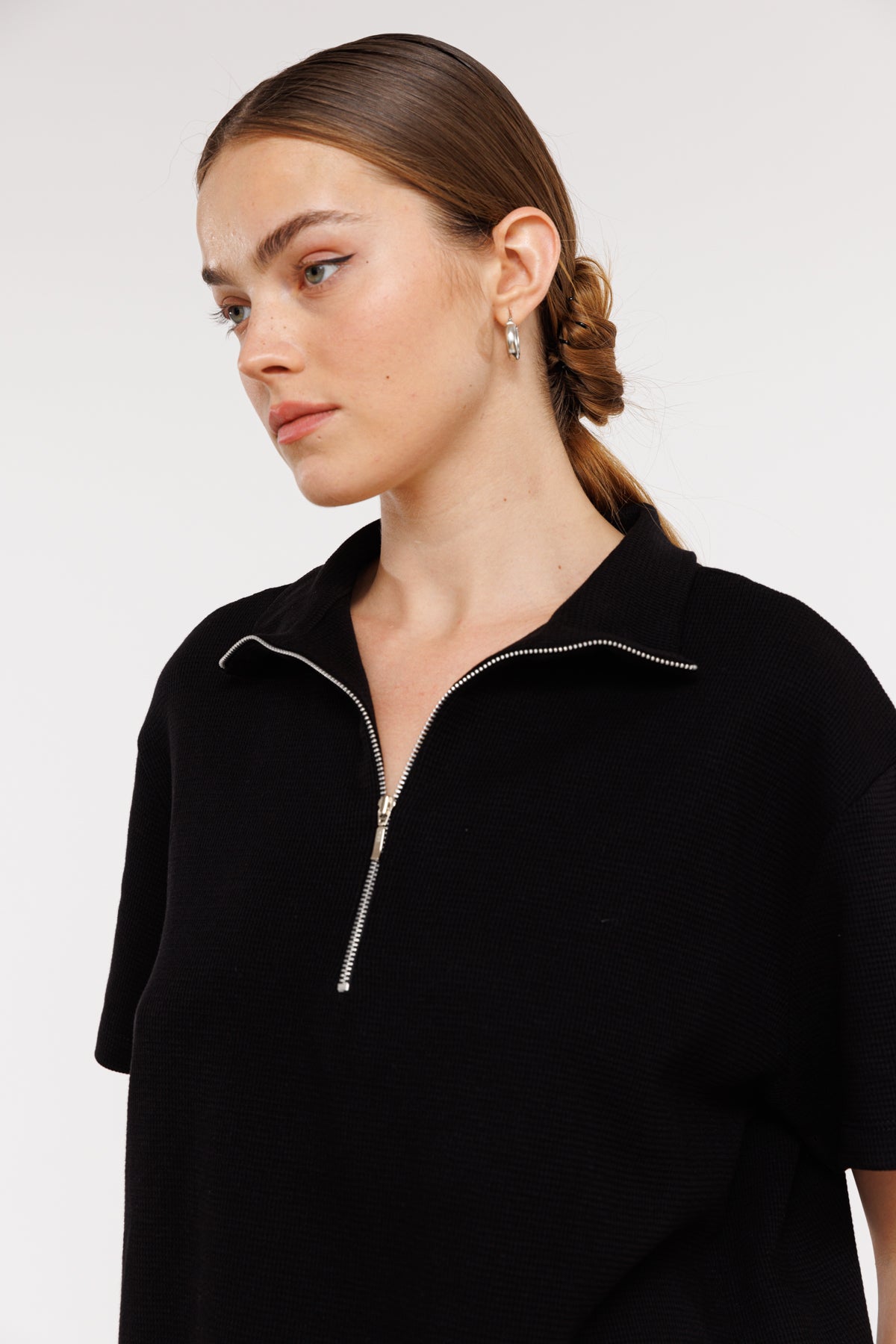 חולצת פולו קצרה Alphi בצבע שחור