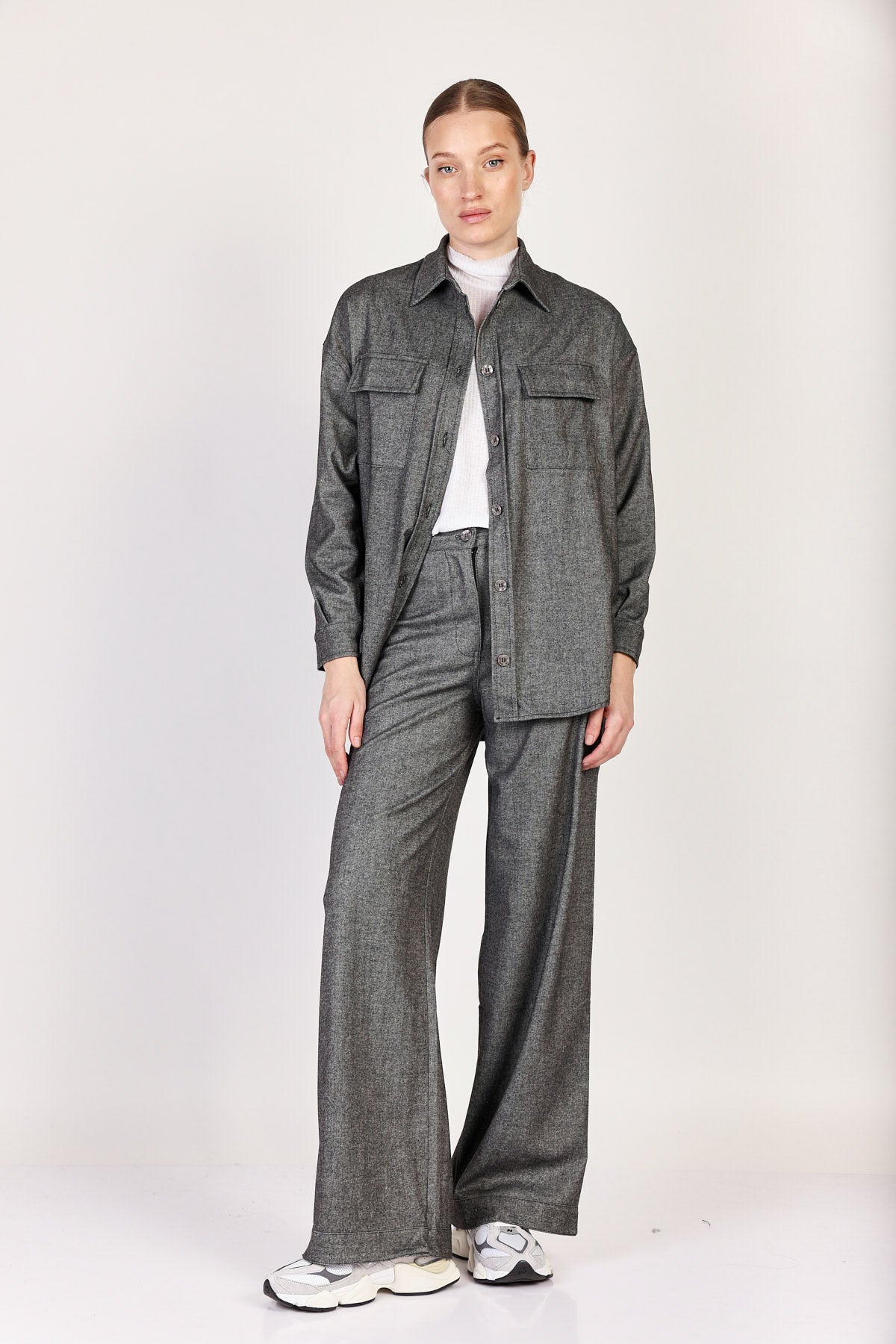 חולצת ג'קט Carla בצבע שחור