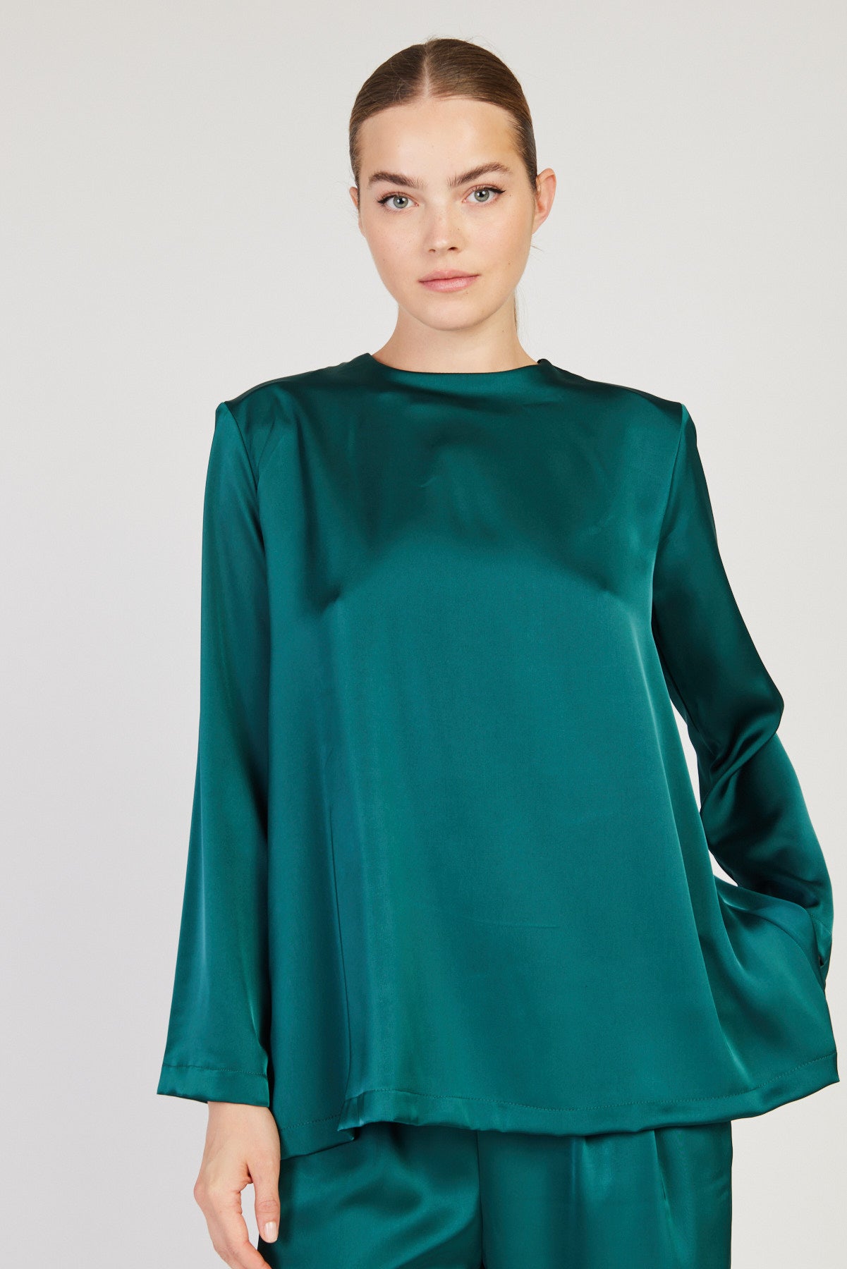 חולצת Himani בצבע ירוק כהה