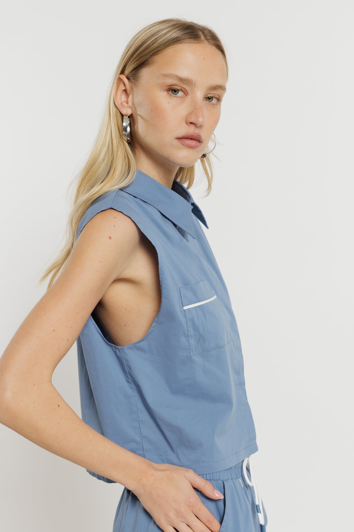 וסט Serina בצבע כחול