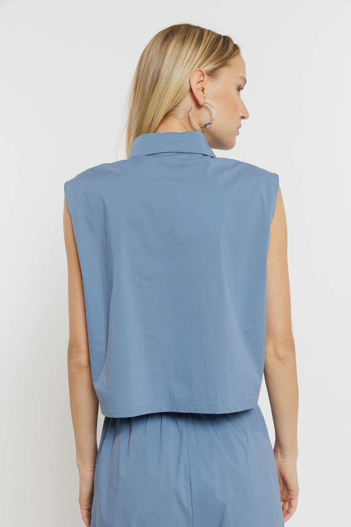 וסט Serina בצבע כחול