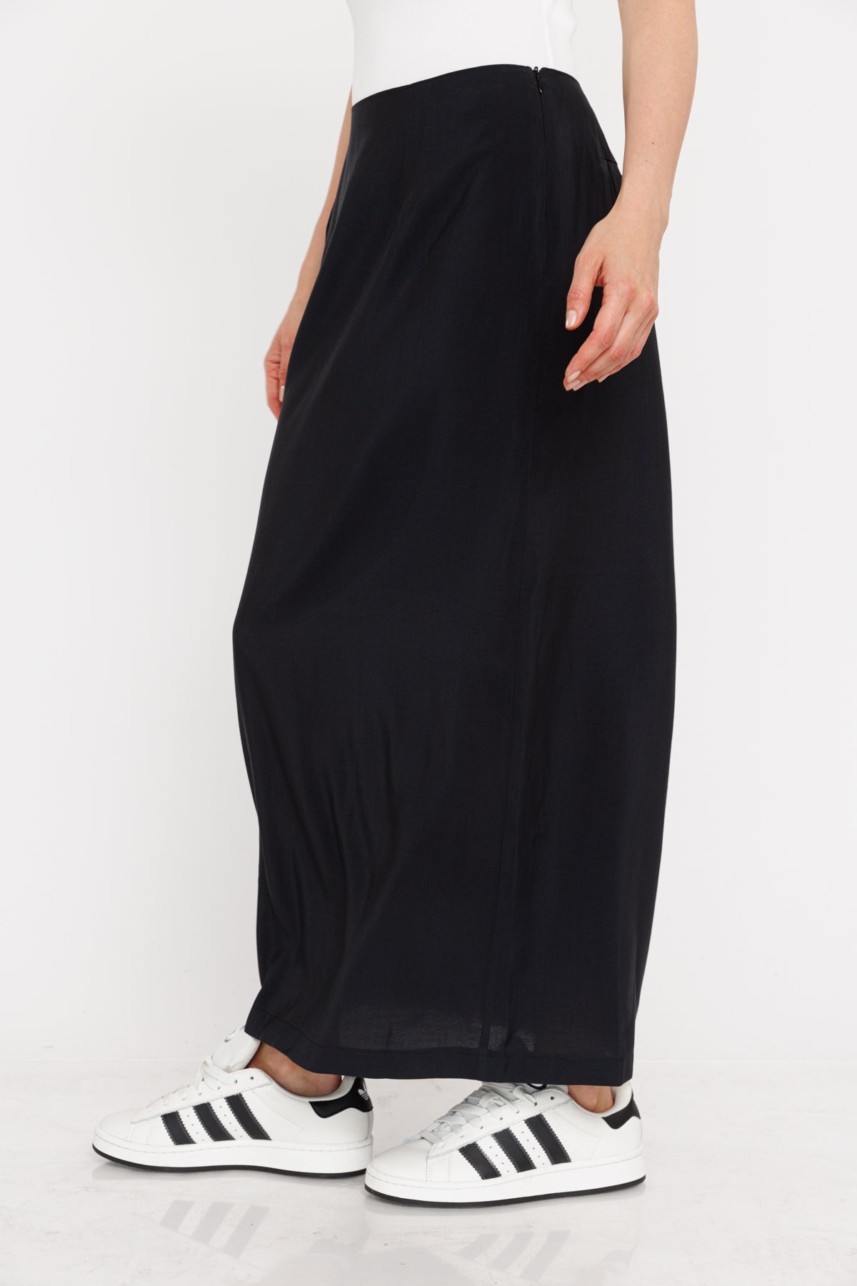 חצאית עיפרון Nadine בצבע שחור