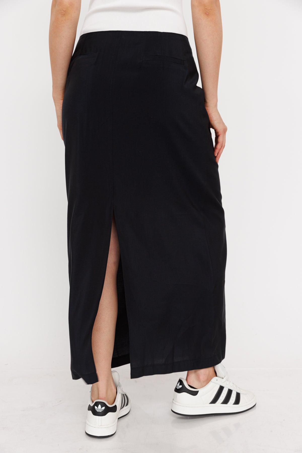 חצאית עיפרון Nadine בצבע שחור