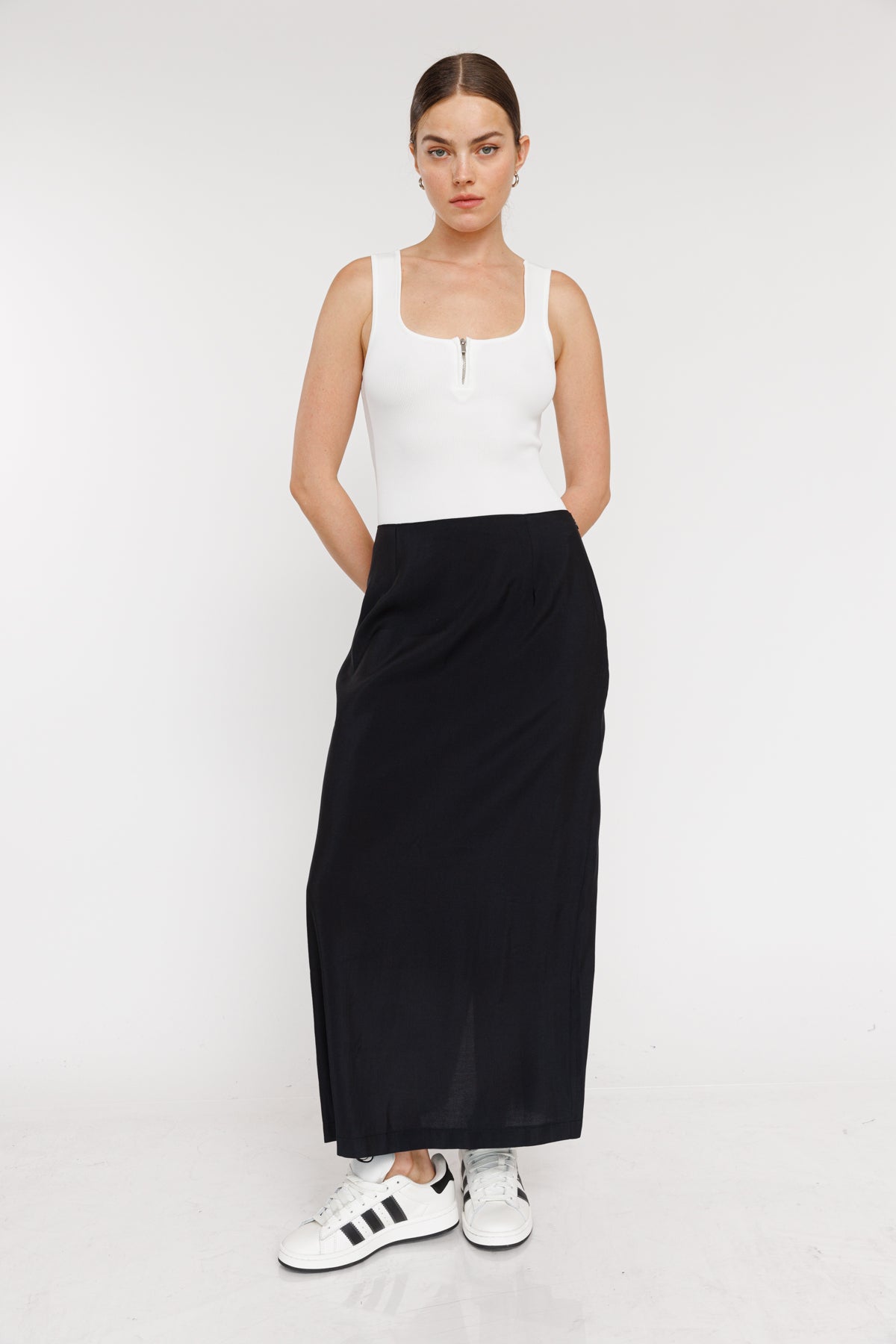 חצאית עיפרון Nadine בצבע שחור