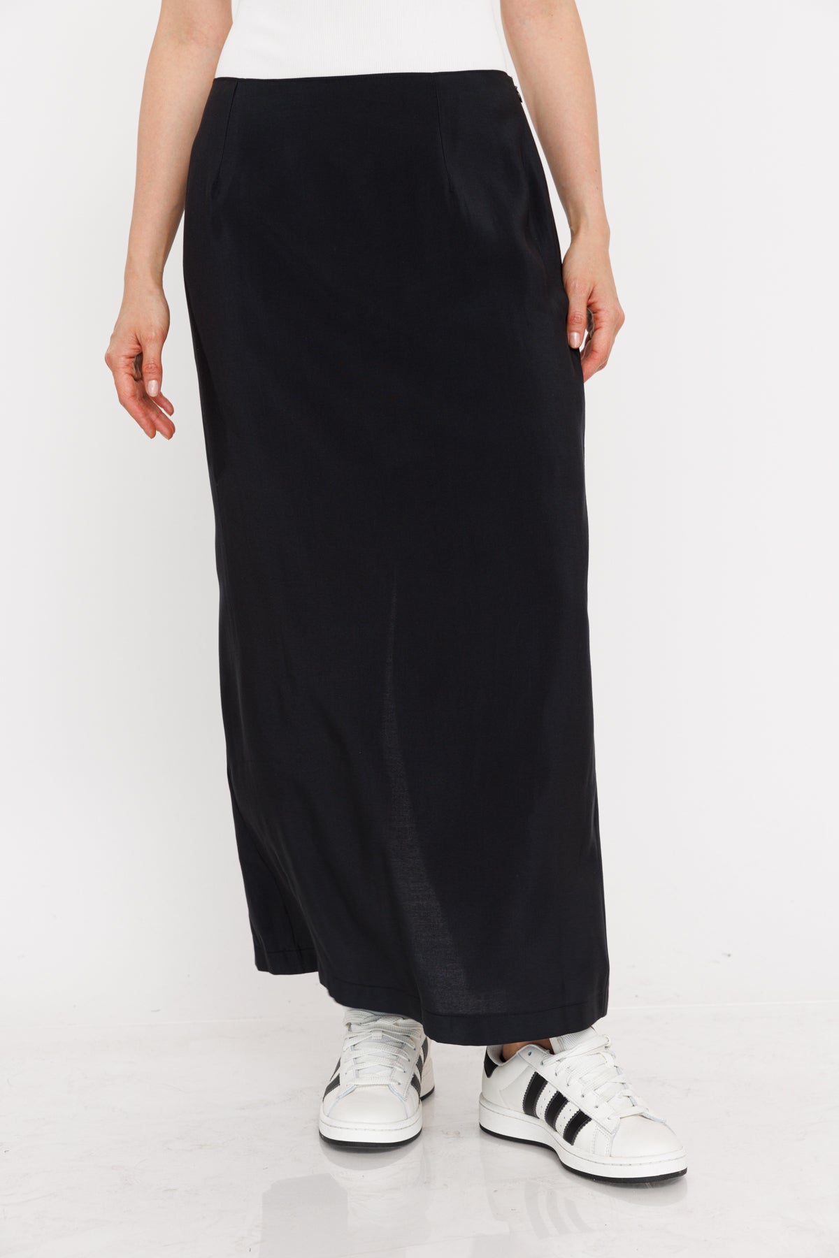 חצאית עיפרון Nadine בצבע שחור