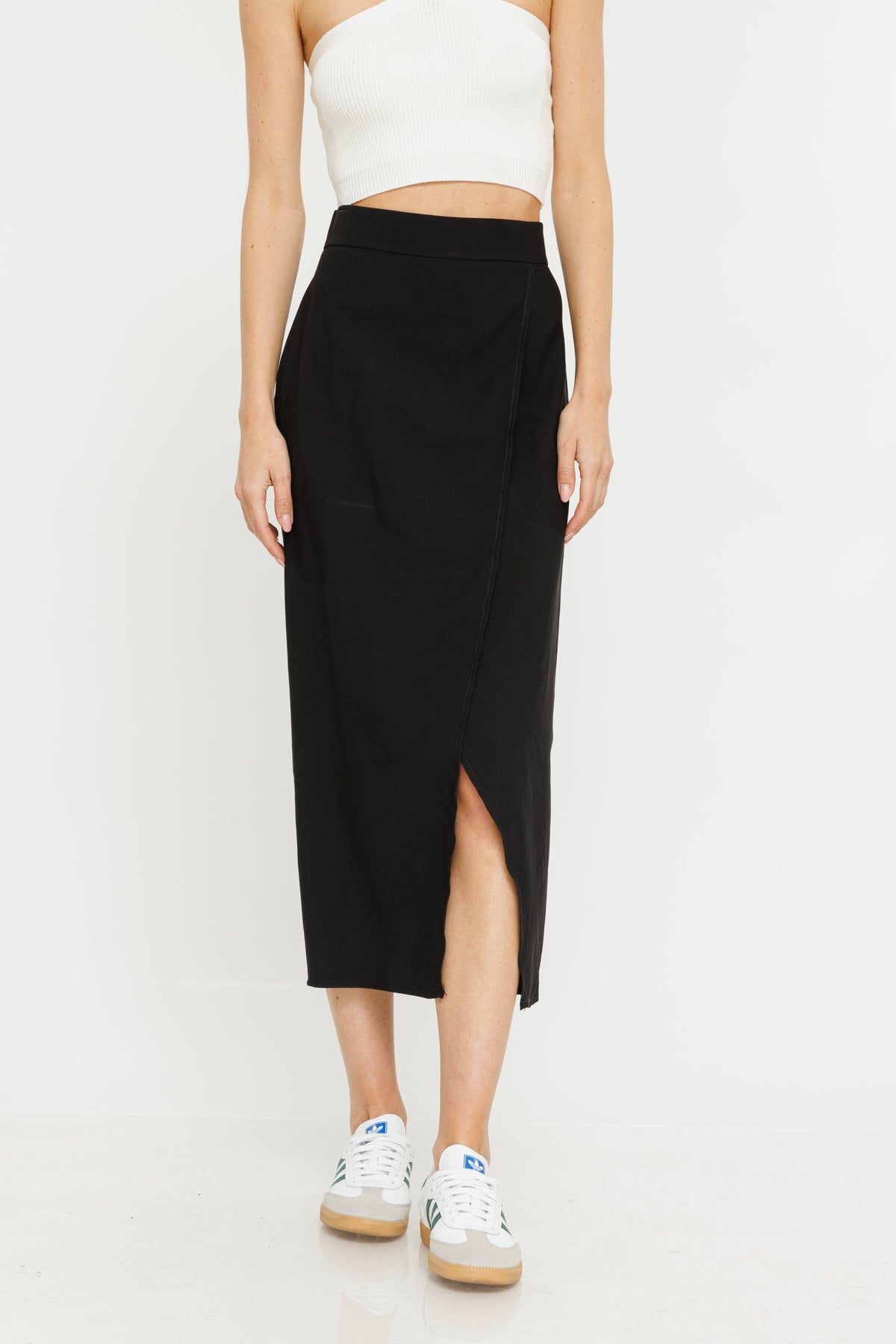 חצאית מעטפת Overlap בצבע שחור