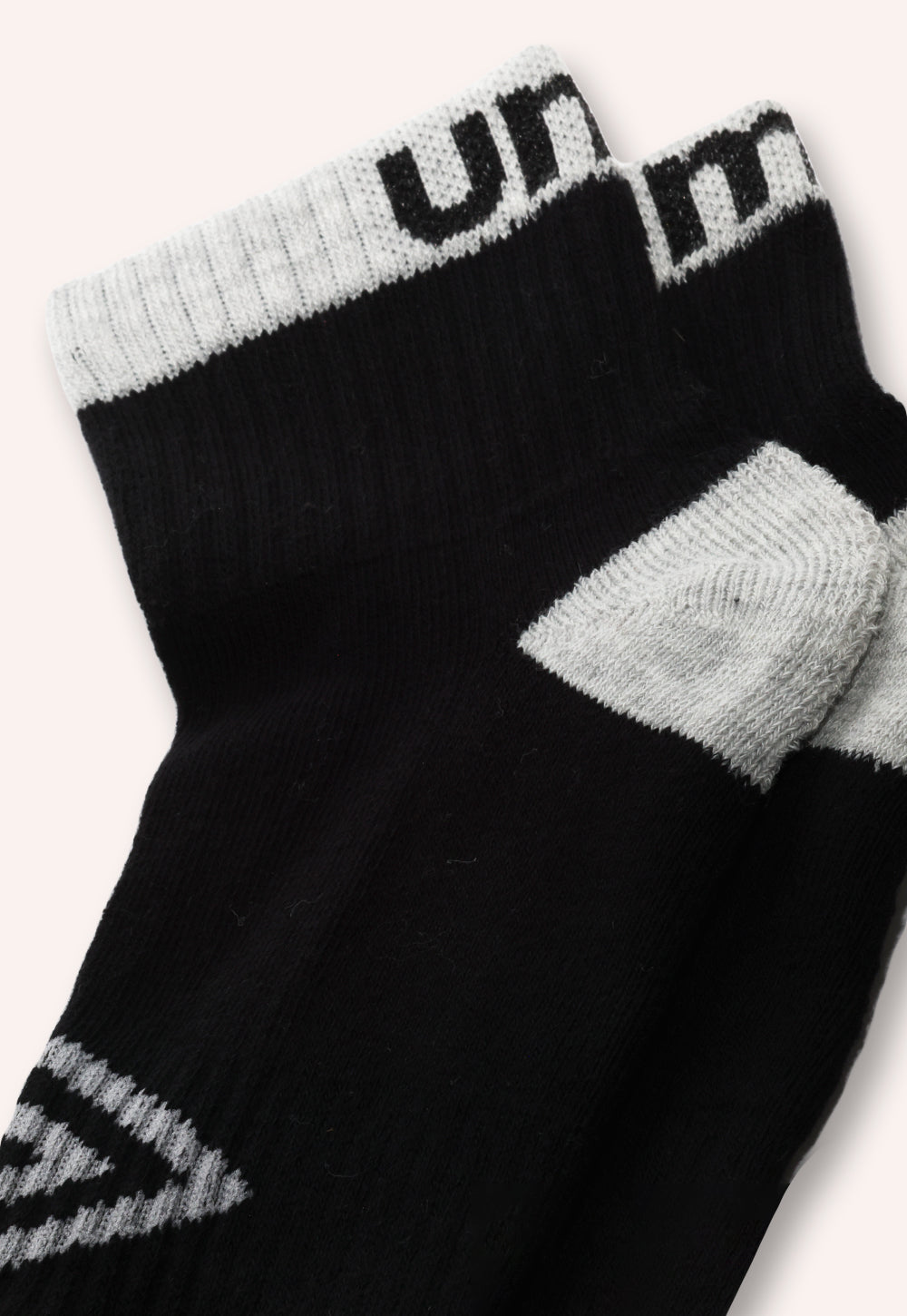 מארז 3 זוגות גרבי ספורט לגברים בצבע שחור