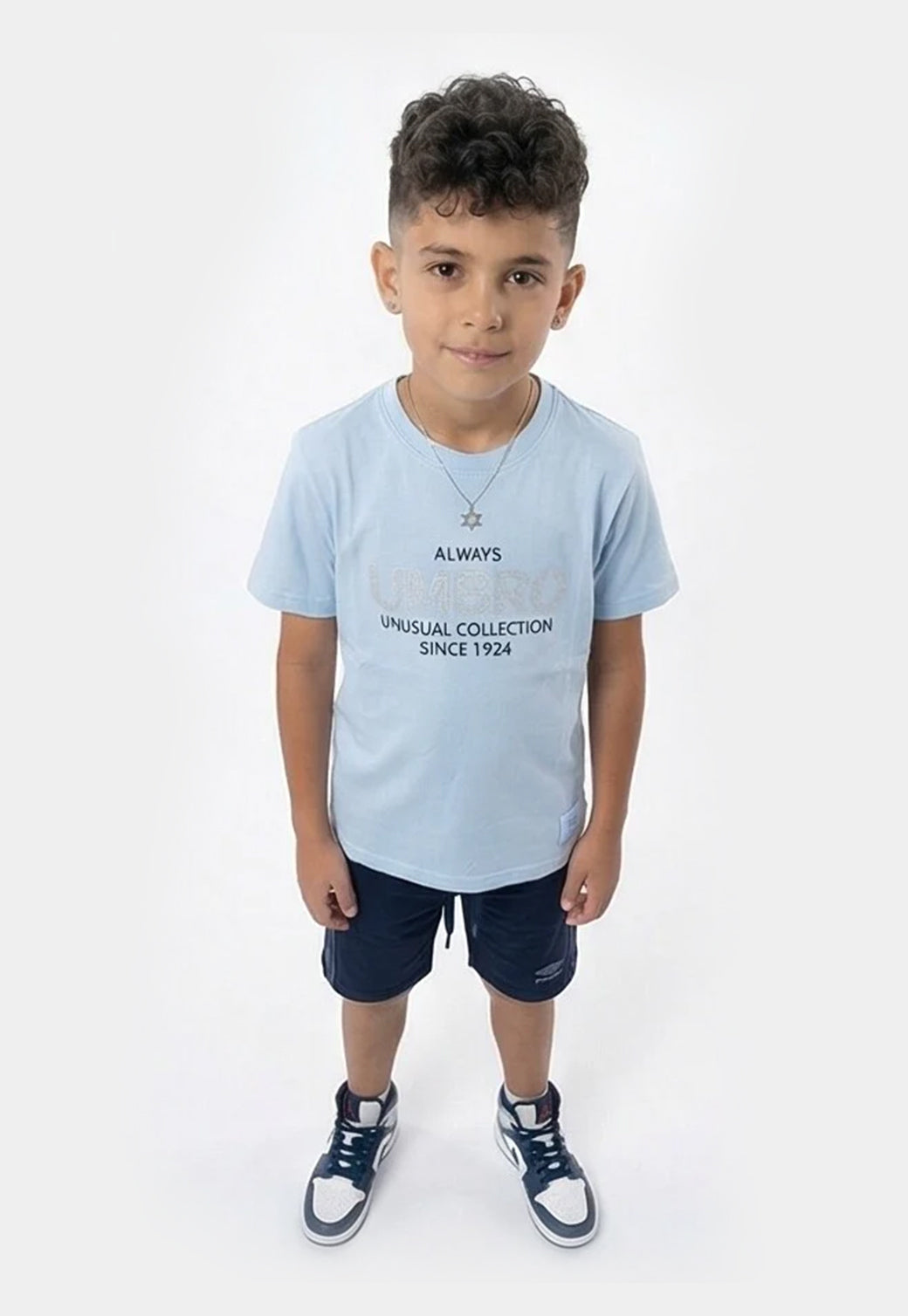 חליפת טרנינג לילדים בצבע תכלת וכחול כהה עם הדפס בגב