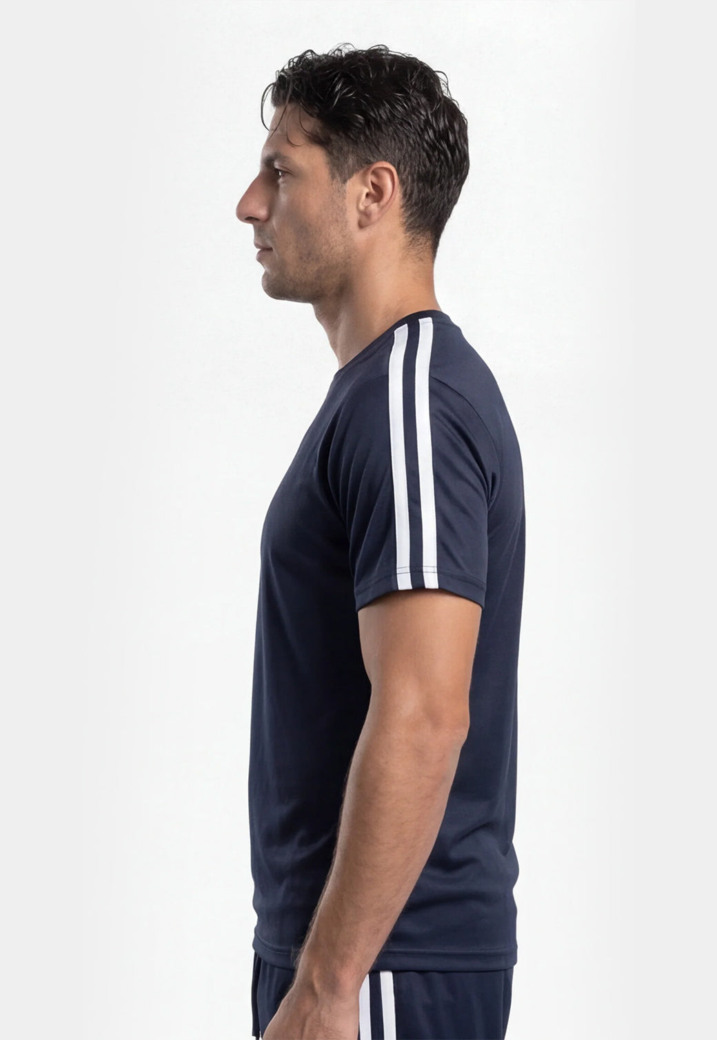 סט אימון UMBRO לגברים בצבע כחול נייבי טי שירט ומכנס קצר