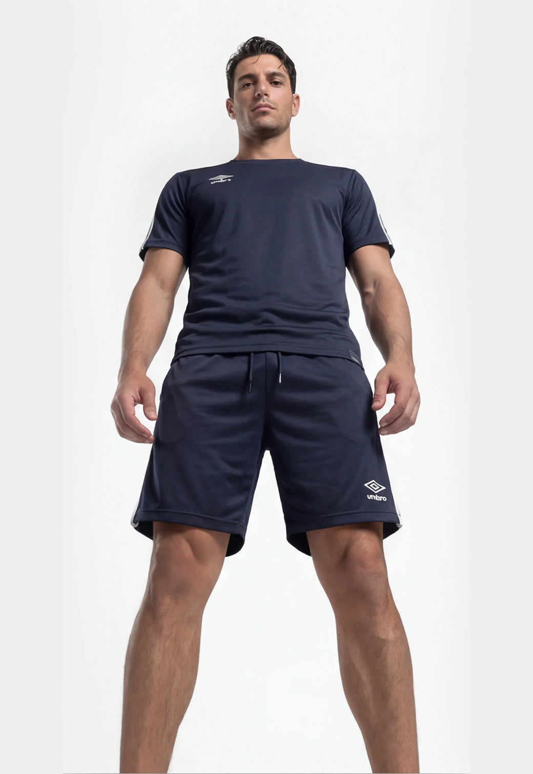 סט אימון UMBRO לגברים בצבע כחול נייבי טי שירט ומכנס קצר