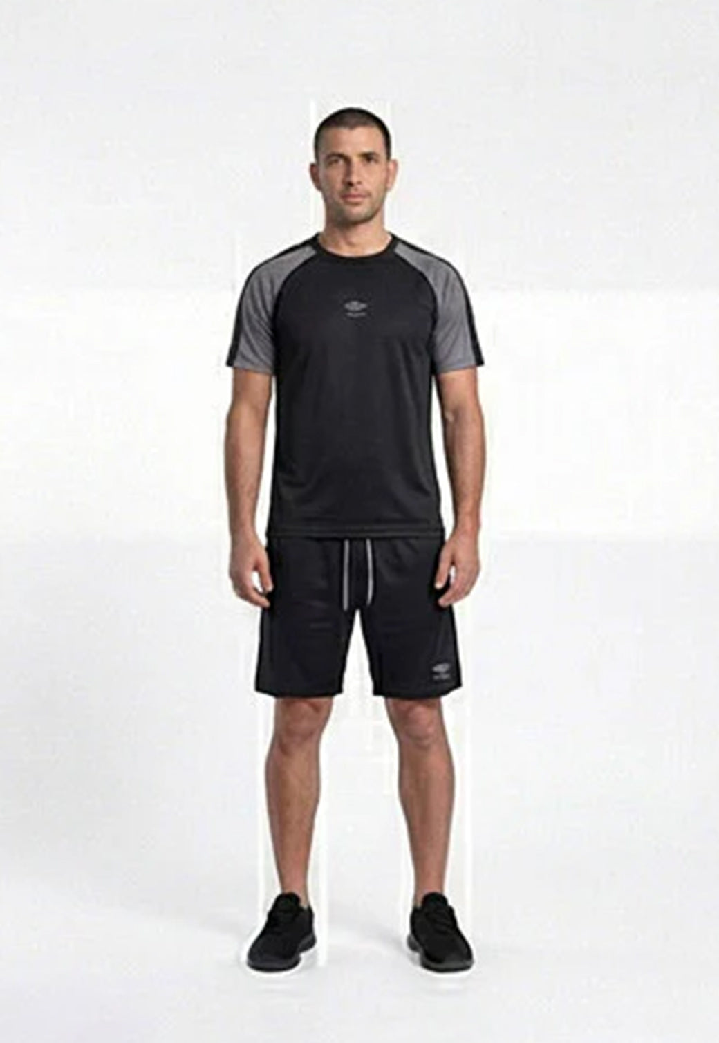 סט אימון UMBRO לגברים בצבע שחור עם שרוולי רגלן אפורים