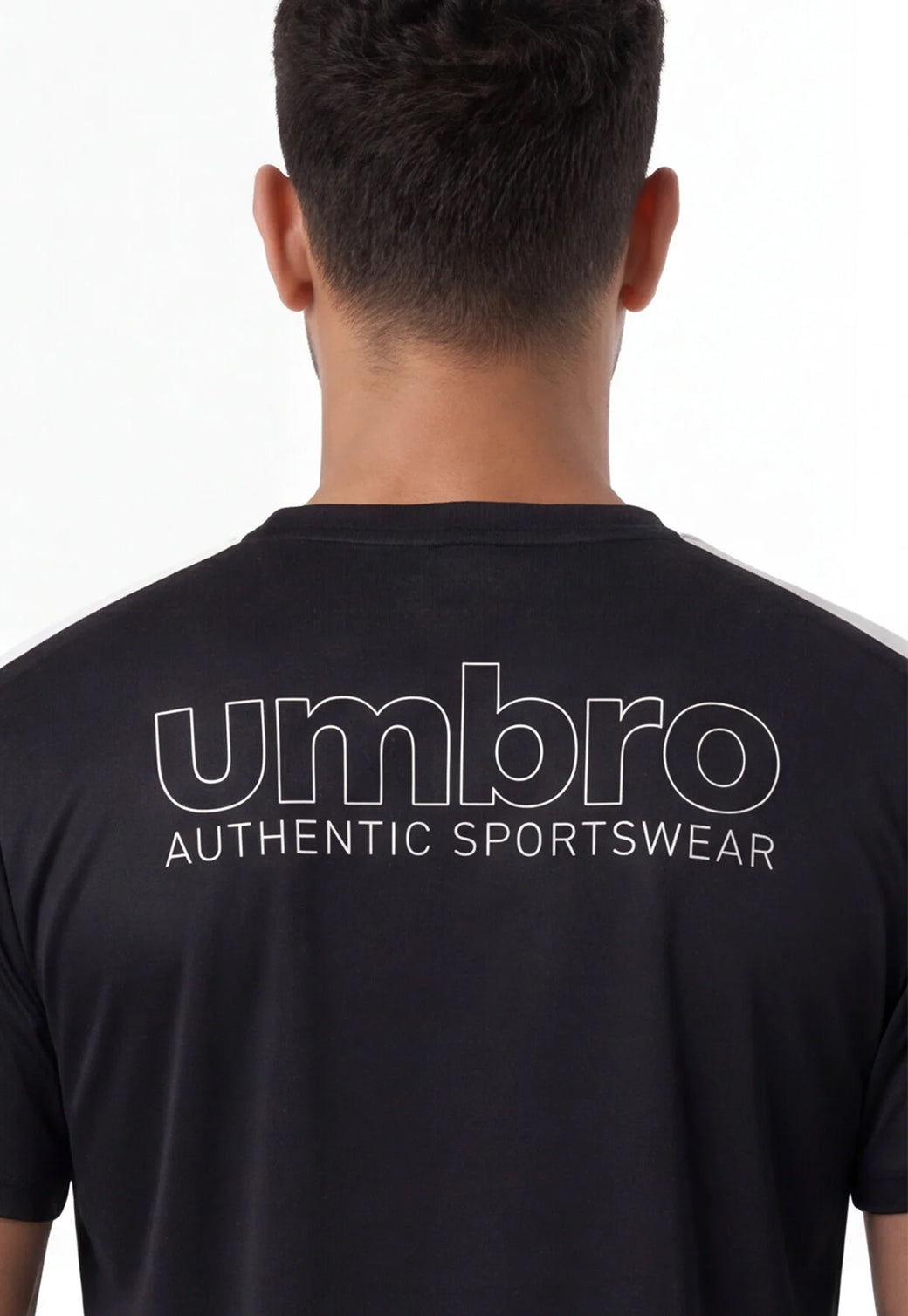 סט אימון UMBRO לגברים בצבע שחור – מכנס קצר עם עיטור לבן