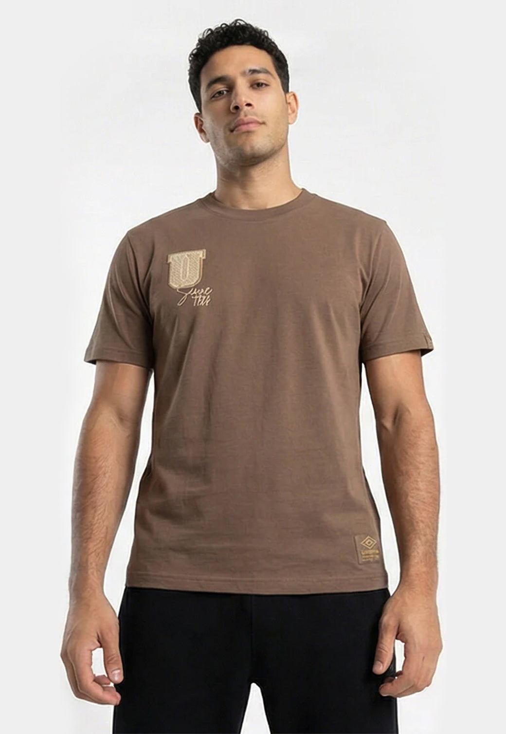 טי שירט UMBRO לגברים בצבע מוקה עם הדפס לוגו תפוח בגב