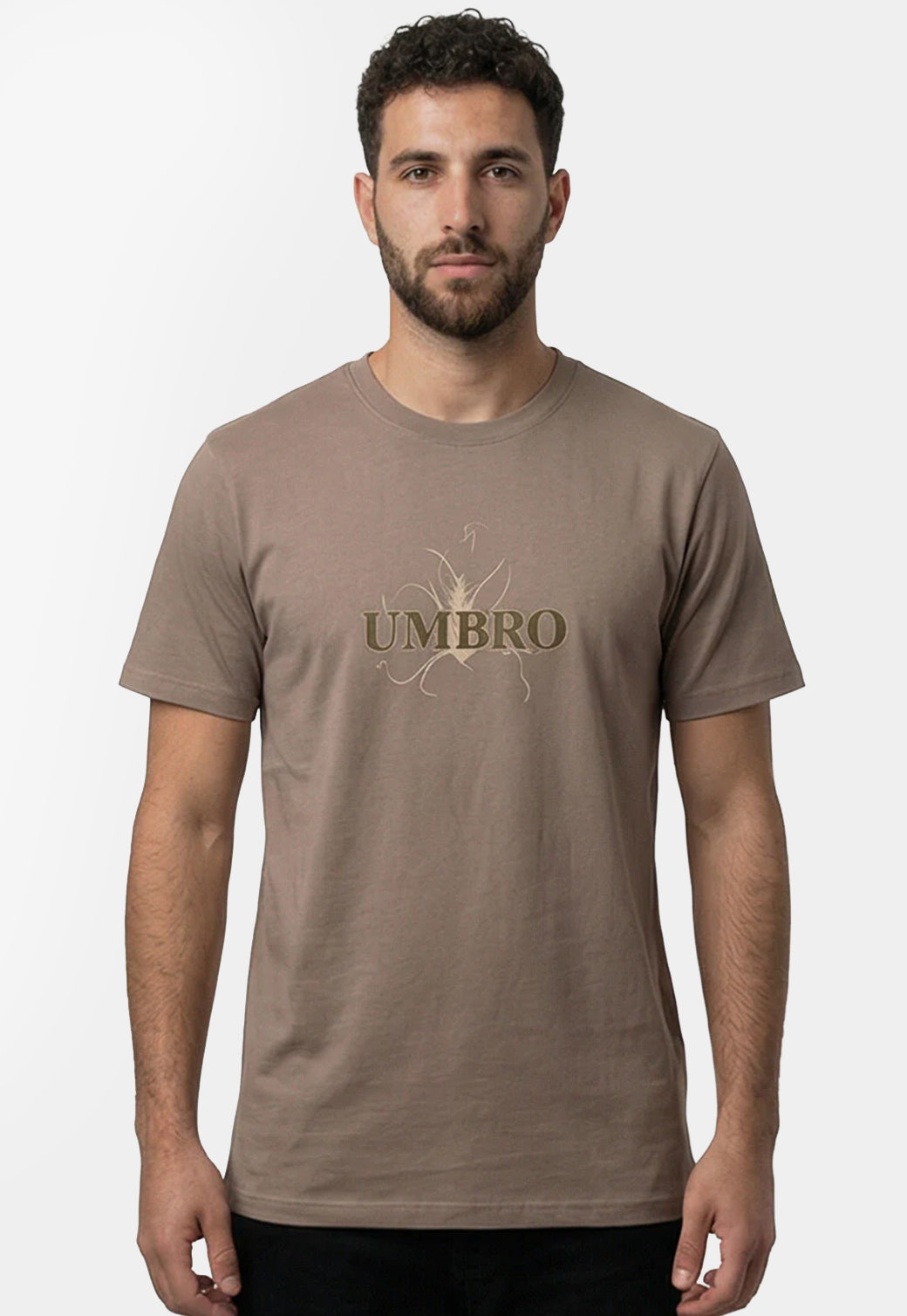 טי שירט UMBRO לגברים בצבע מוקה עם הדפס לוגו ואיור צמחי בגב