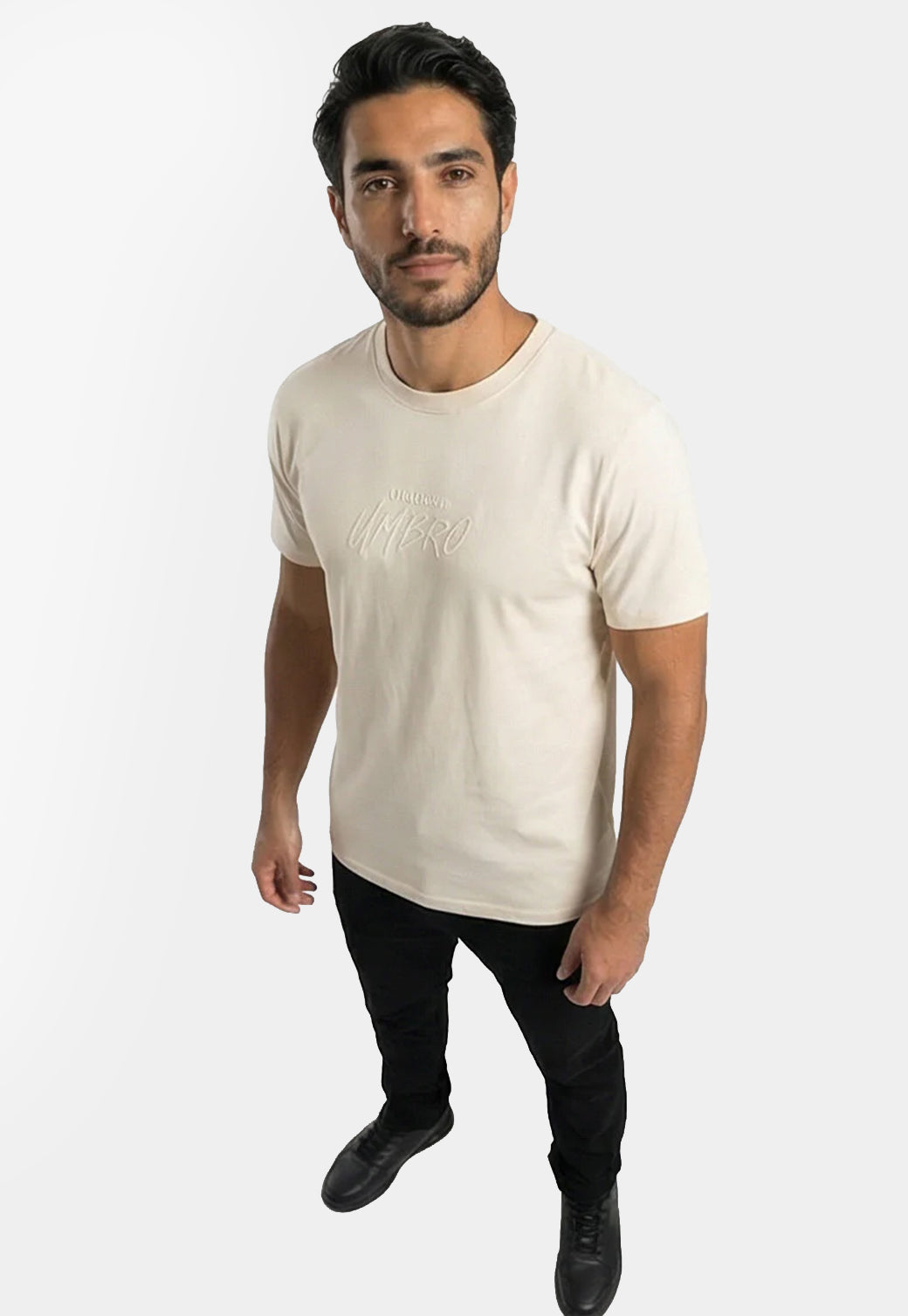 טי שירט UMBRO לגברים בצבע קרם עם הדפס לוגו בכתב יד בגב