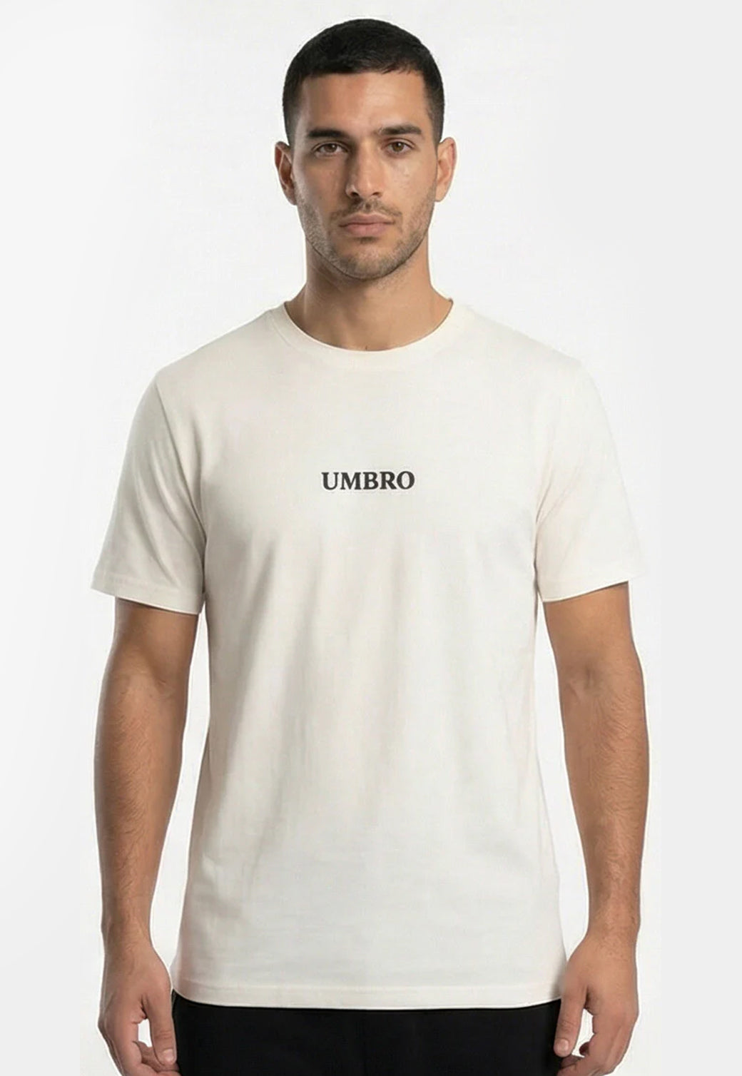 טי שירט UMBRO לגברים בצבע שמנת עם הדפס לוגו וטקסט בגב