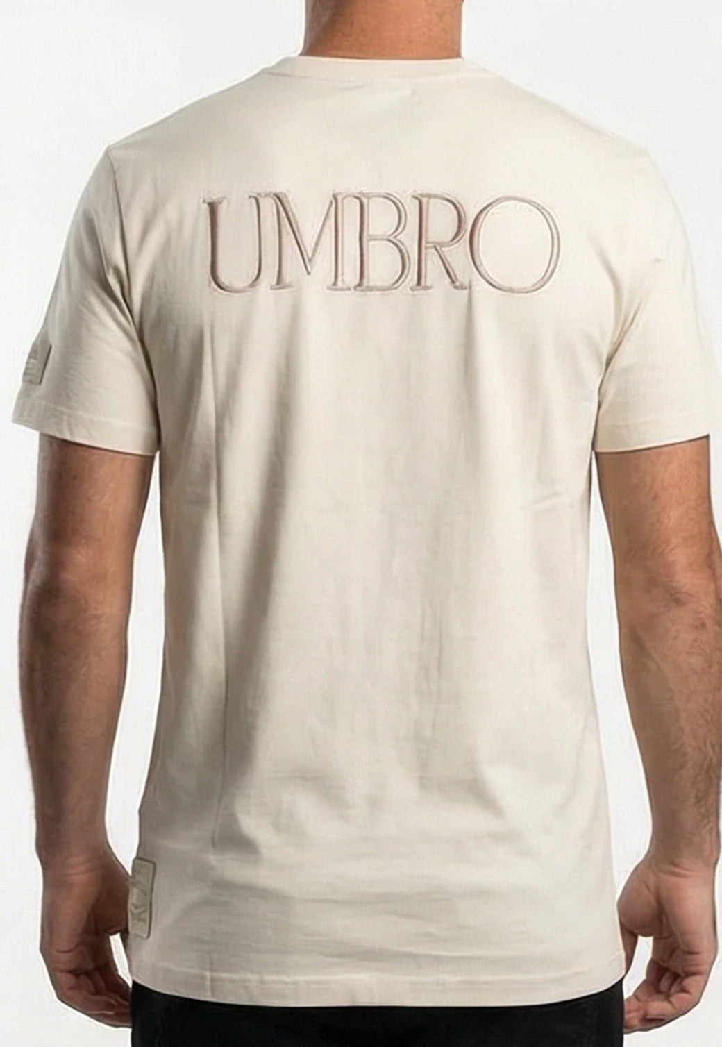 טי שירט UMBRO לגברים בצבע קרם עם הדפס לוגו סריף טונאלי בגב