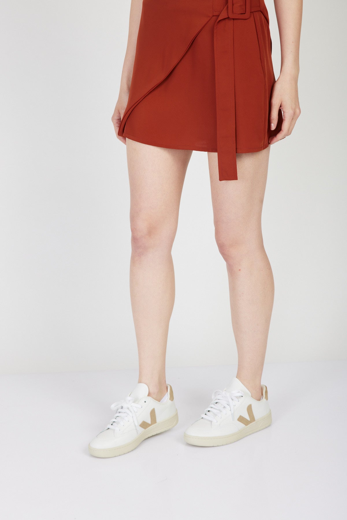 חצאית מיני אייר בצבע חמרה