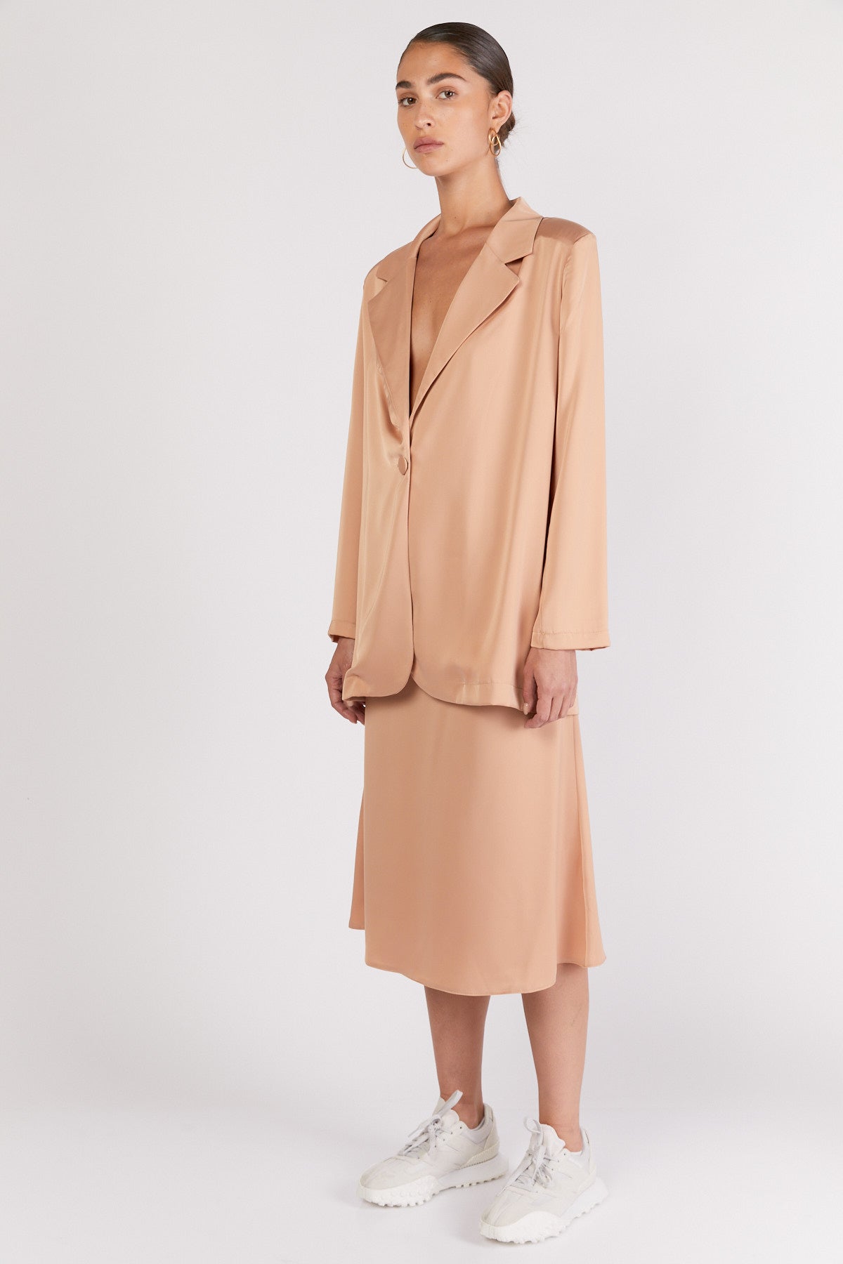 חצאית אלכס בצבע קאמל