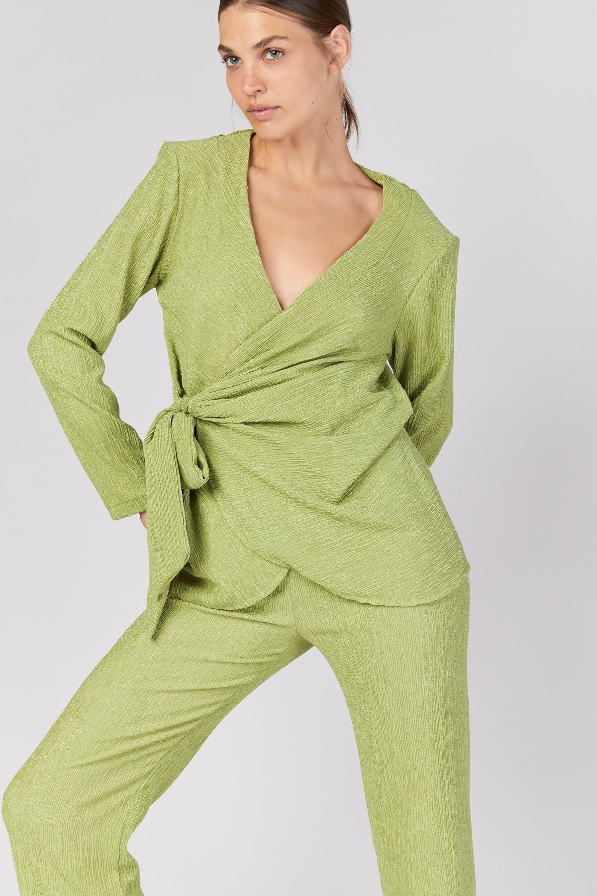 חולצת מעטפת אבו דאבי בצבע ירוק