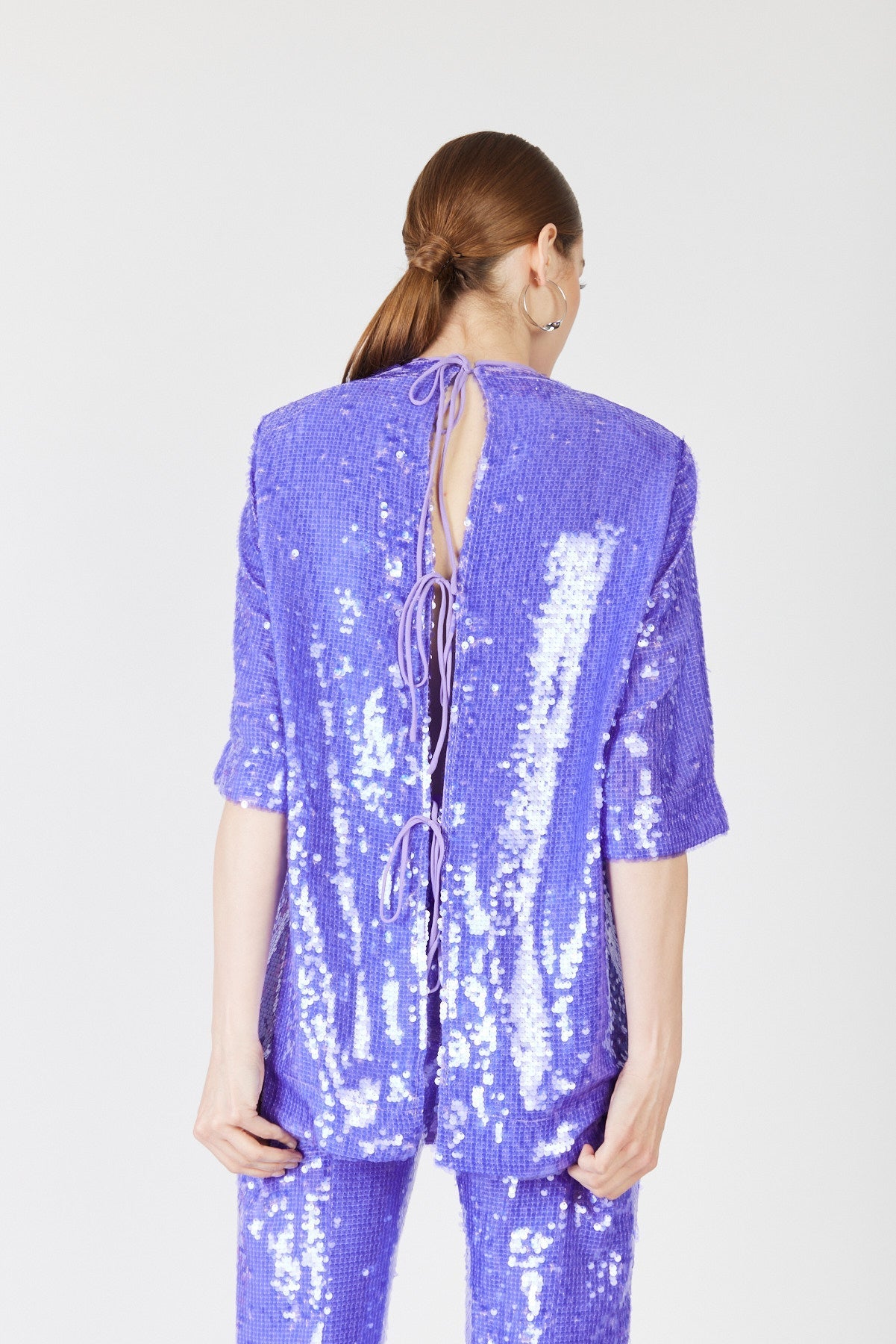 טי שירט אוברסייז טילדה בצבע סגול פאייטים