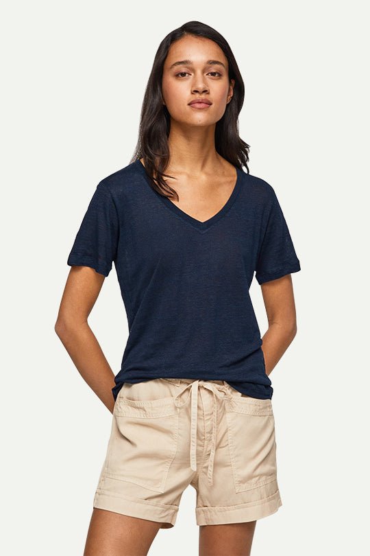 טי שירט וי Wanda Pepe Jeans לנשים בצבע שחור
