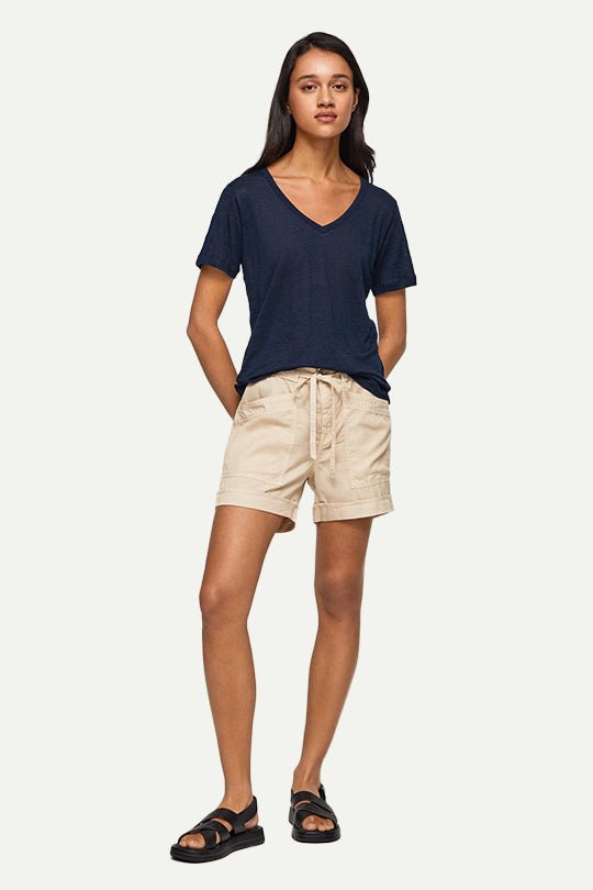 טי שירט וי Wanda Pepe Jeans לנשים בצבע שחור