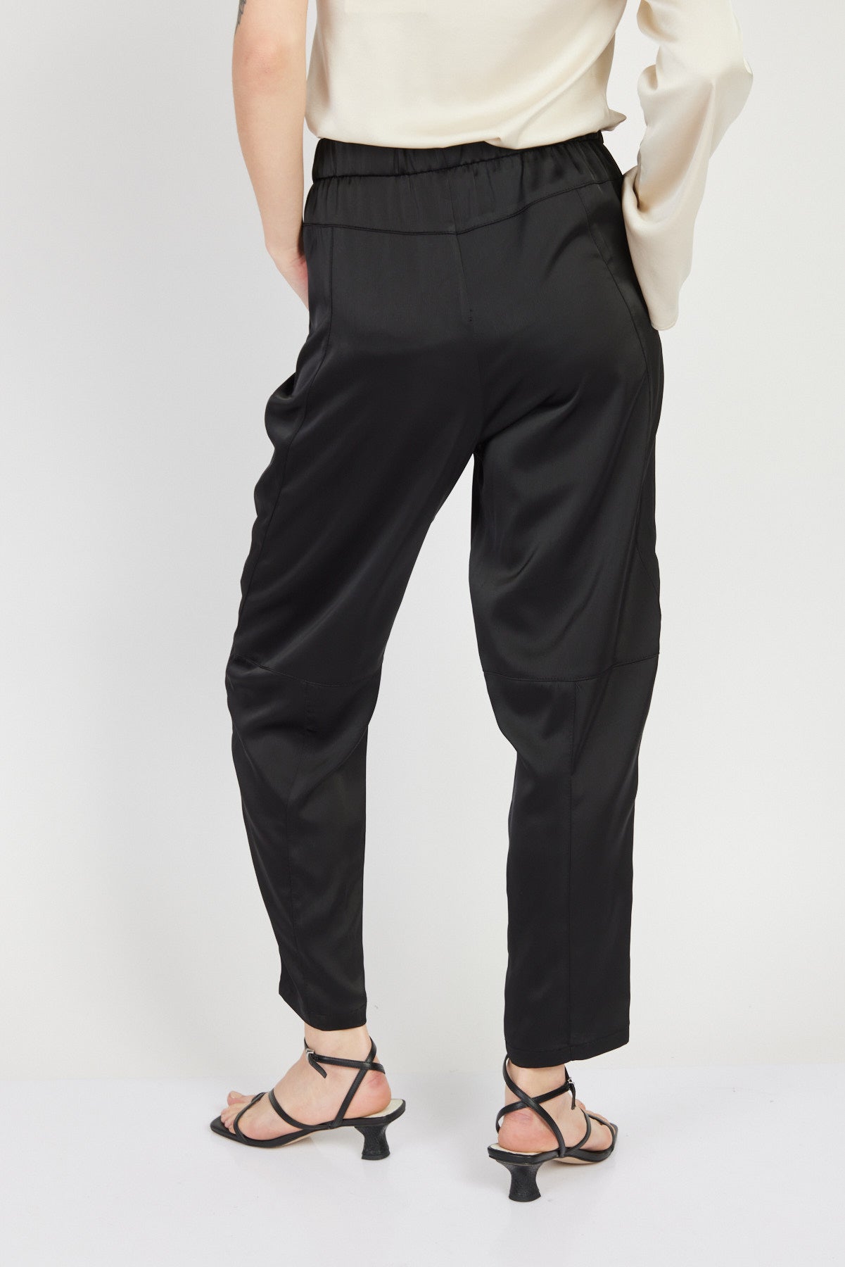 מכנסי רוק בצבע שחור