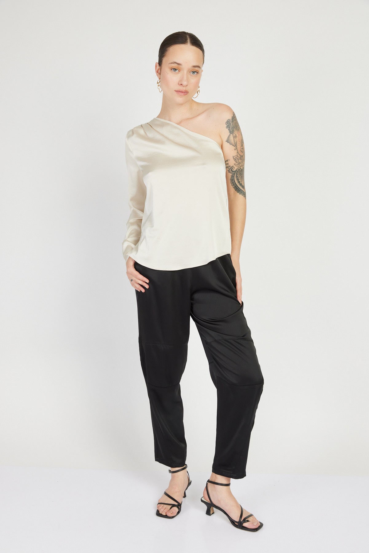 מכנסי רוק בצבע שחור