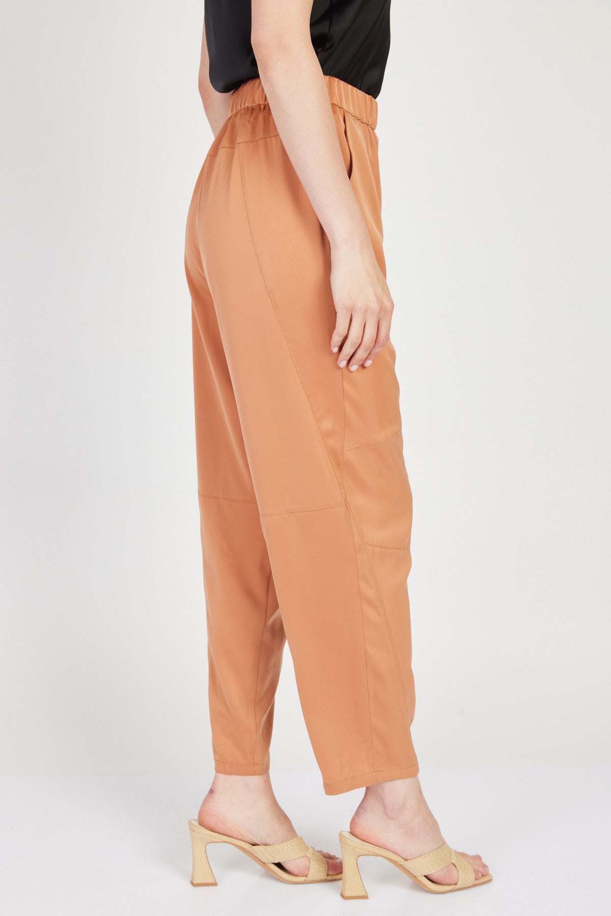 מכנסי רוק בצבע כתום